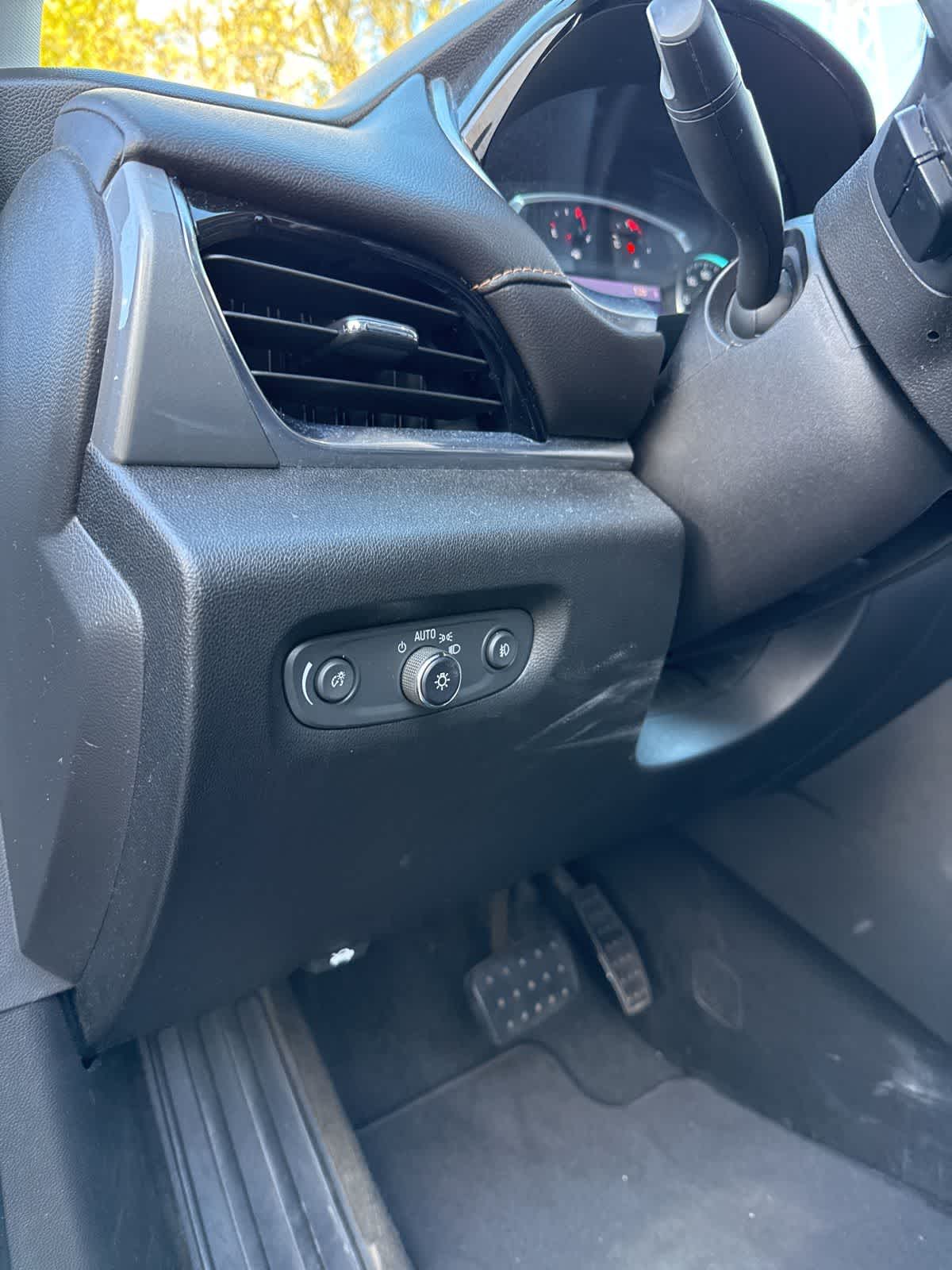 Thumbnail: 2020 Chevrolet Traverse - 9