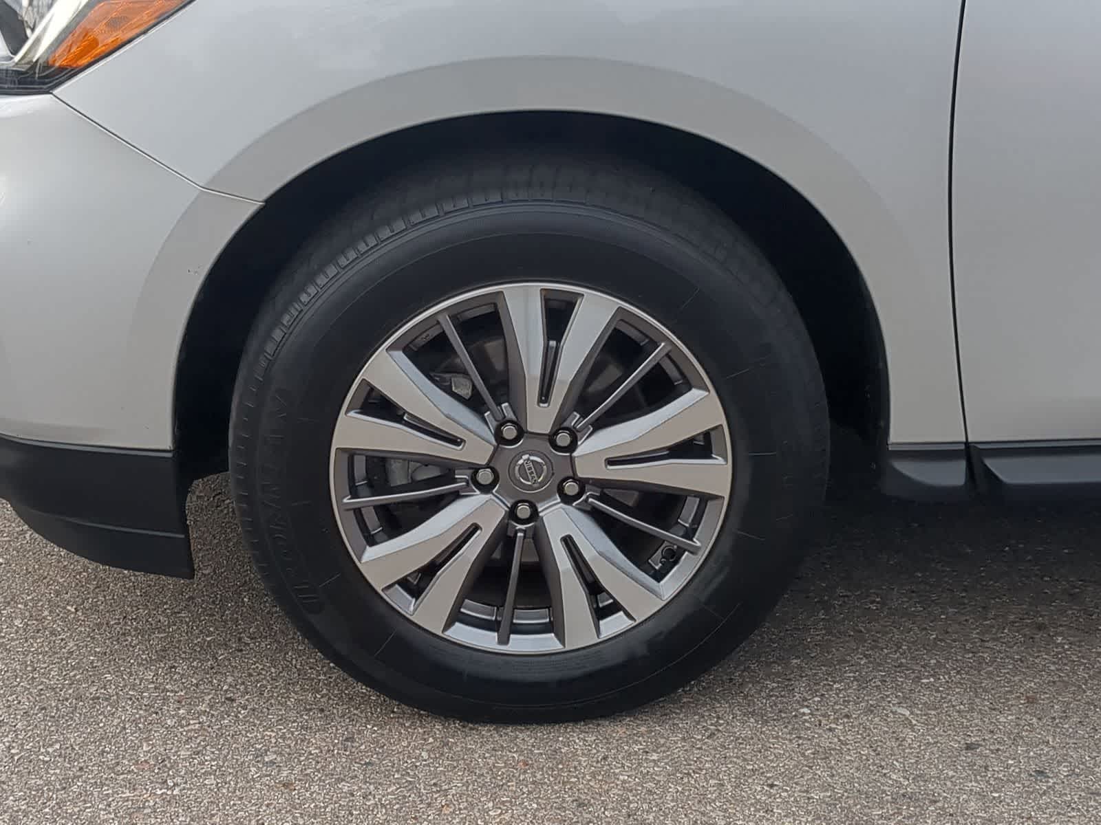 Thumbnail: 2019 Nissan Pathfinder - 15
