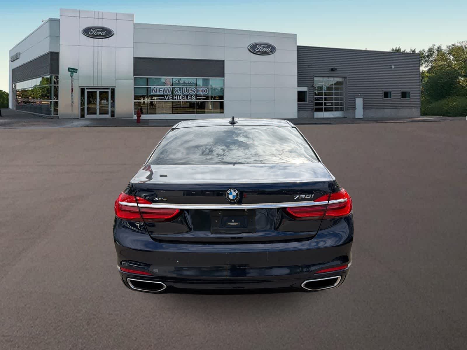 Thumbnail: 2016 BMW 7 Series - 10