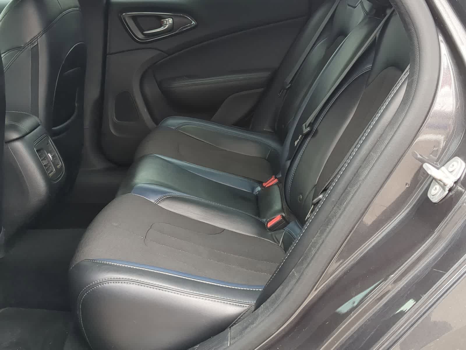 Thumbnail: 2016 Chrysler 200 - 25