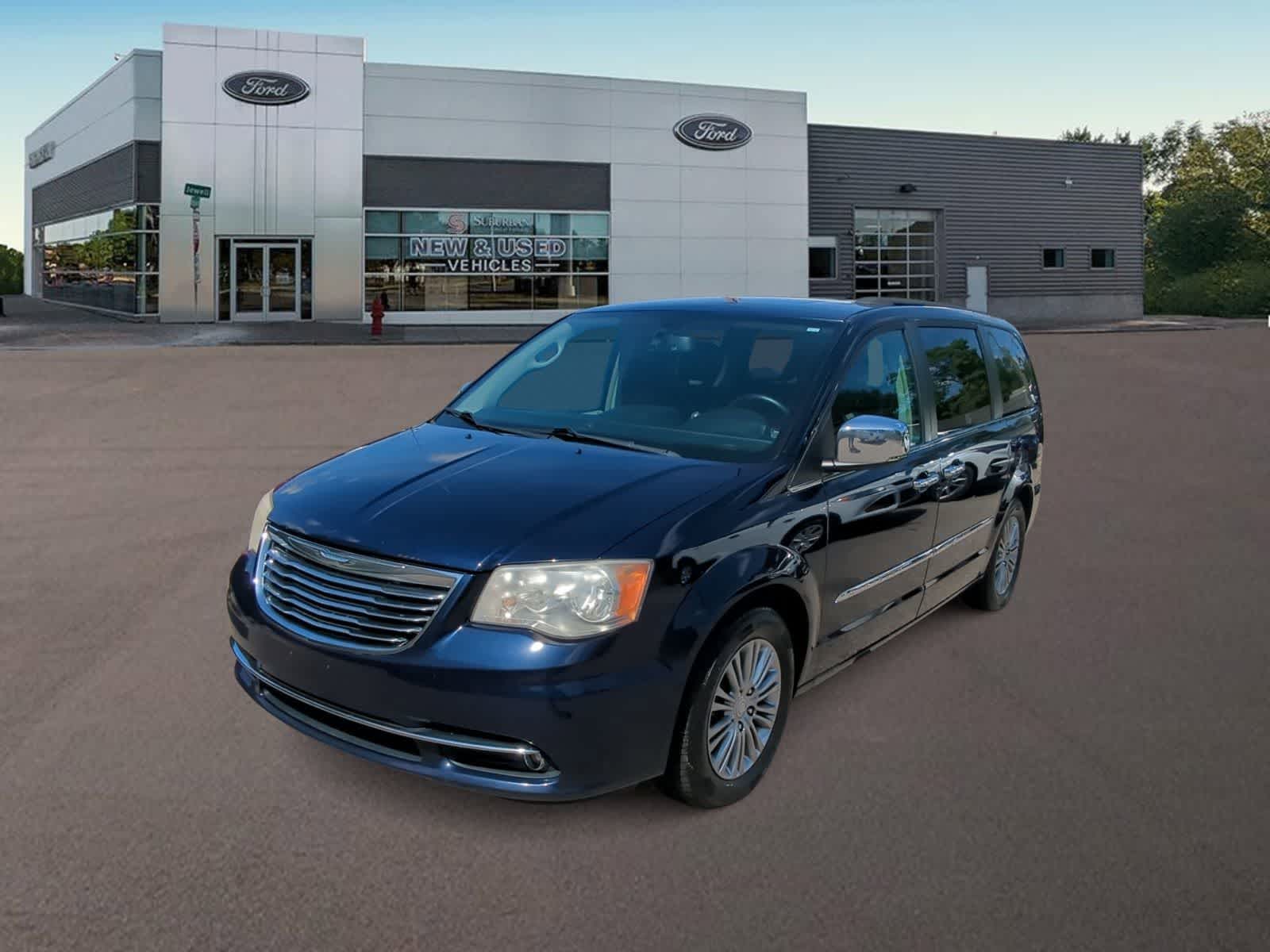 Thumbnail: 2013 Chrysler Town & Country - 5