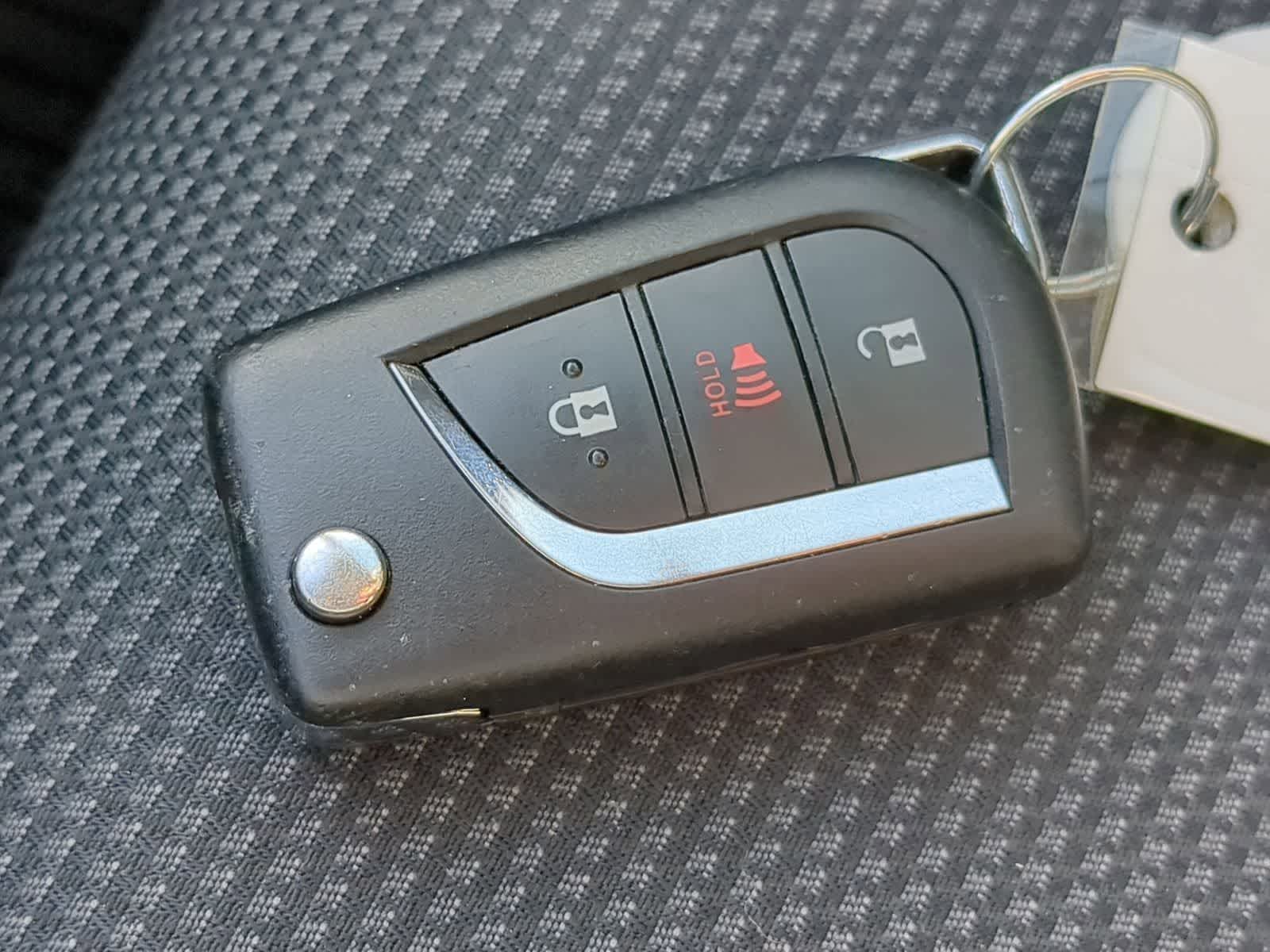 Thumbnail: 2020 Toyota RAV4 - 32