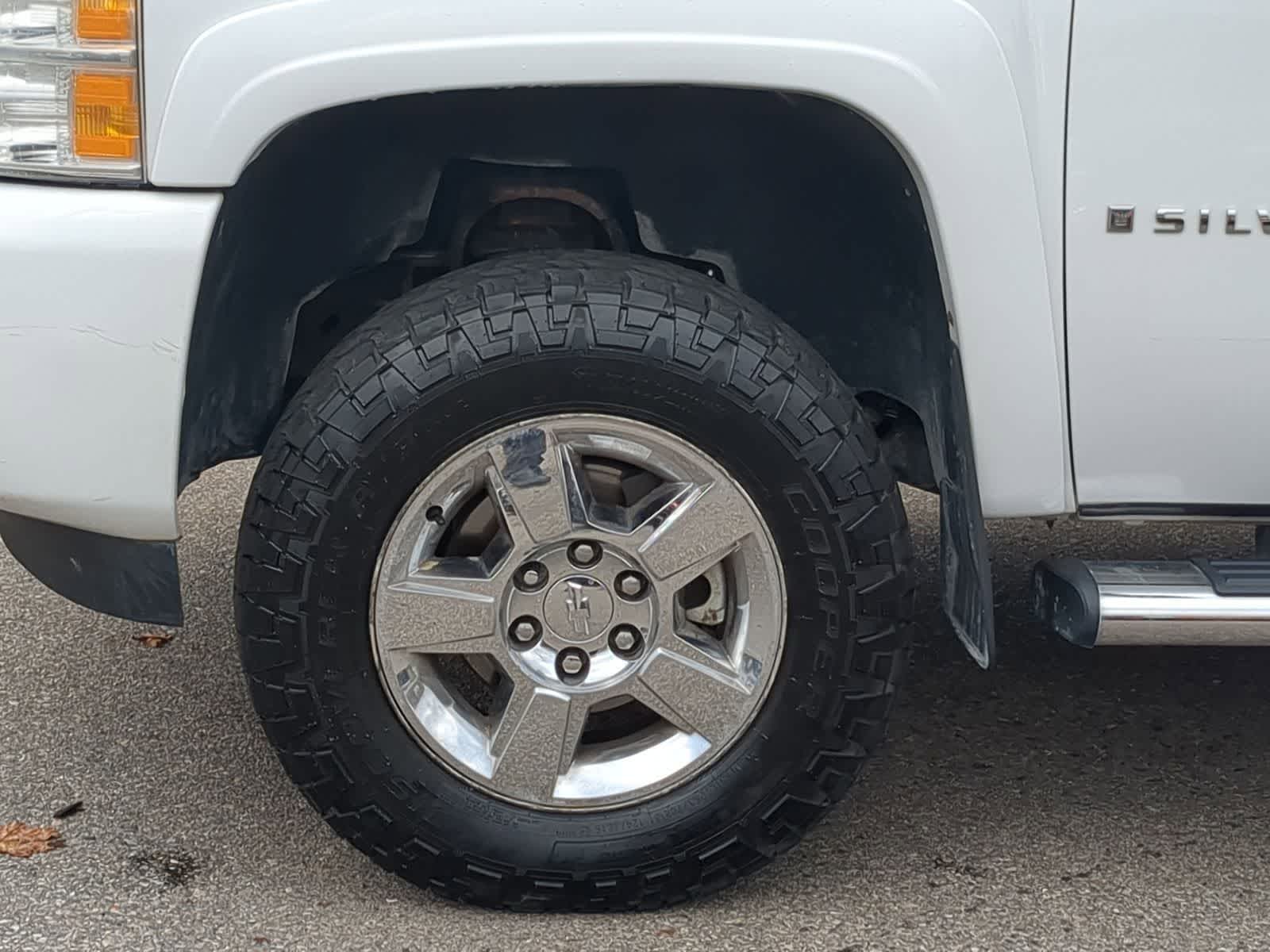 Thumbnail: 2009 Chevrolet Silverado 1500 - 16