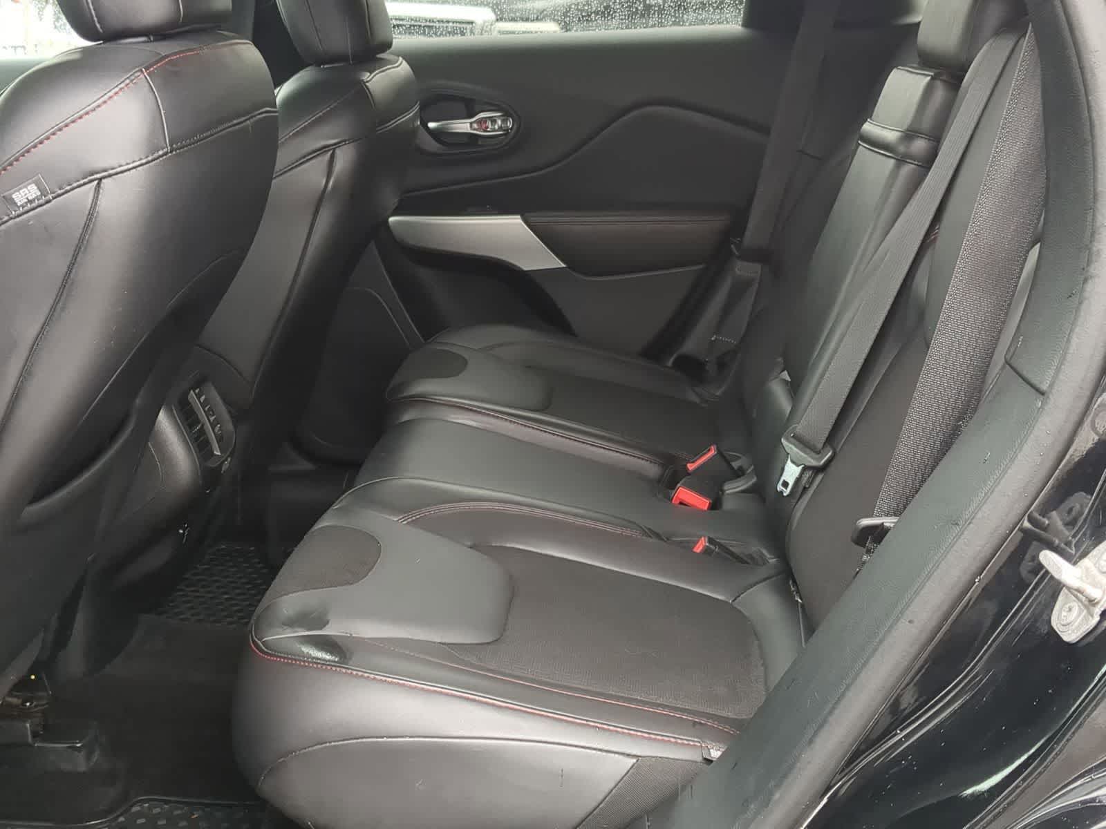 Thumbnail: 2018 Jeep Cherokee - 24