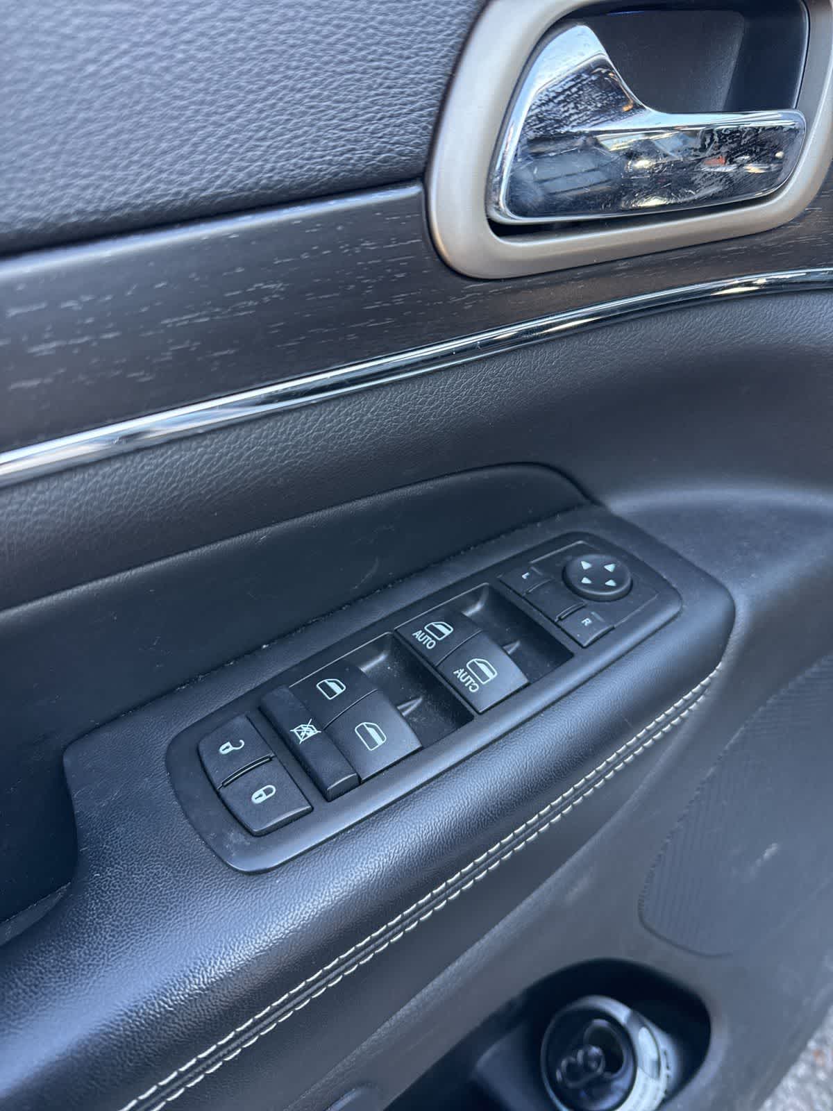 Thumbnail: 2015 Jeep Grand Cherokee - 15