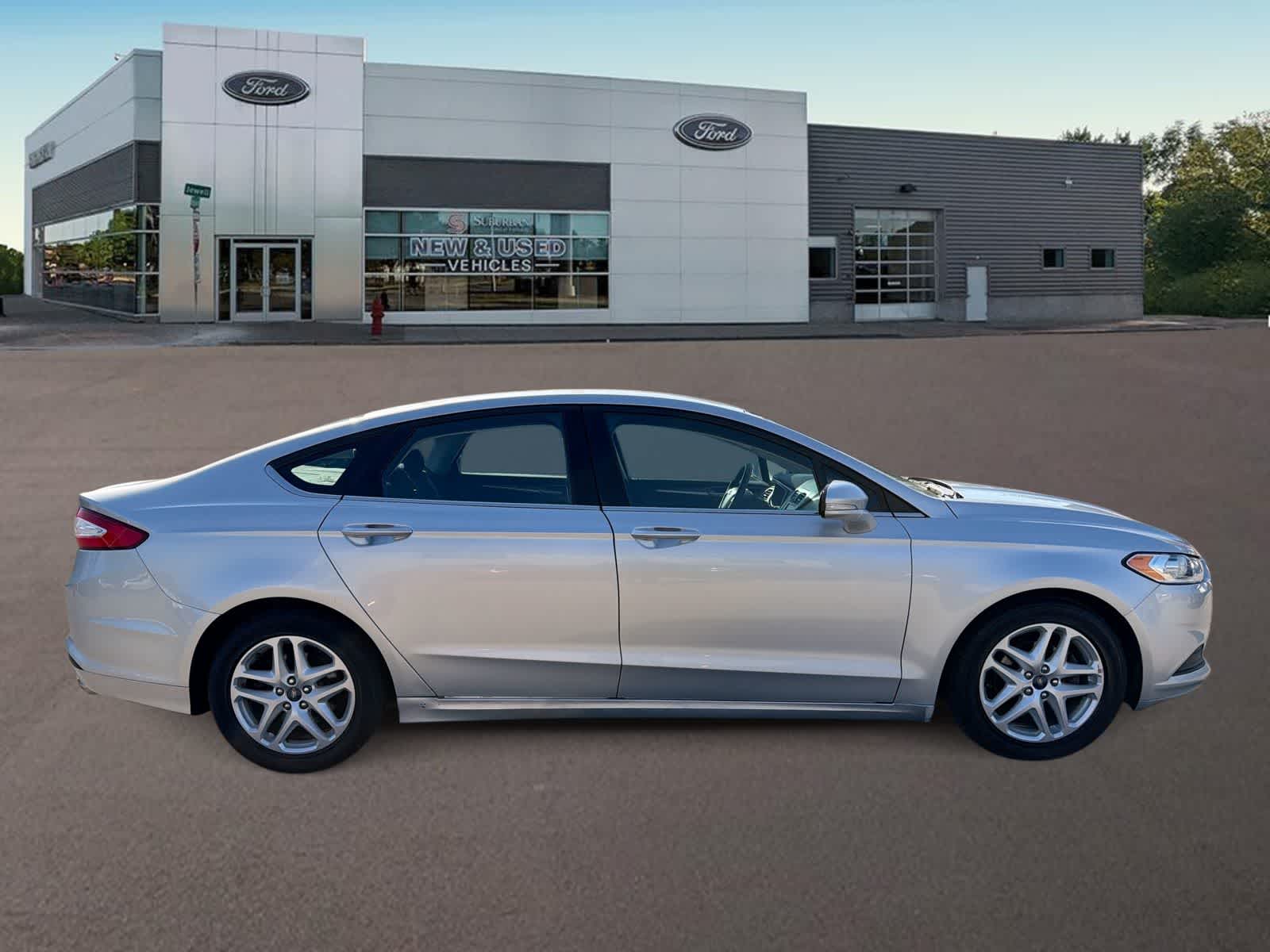Thumbnail: 2016 Ford Fusion - 10