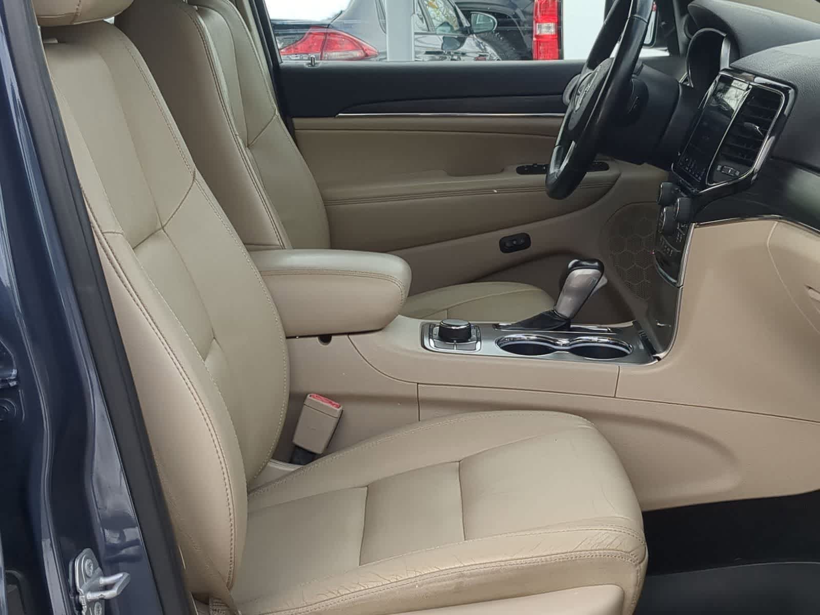 Thumbnail: 2020 Jeep Grand Cherokee - 24