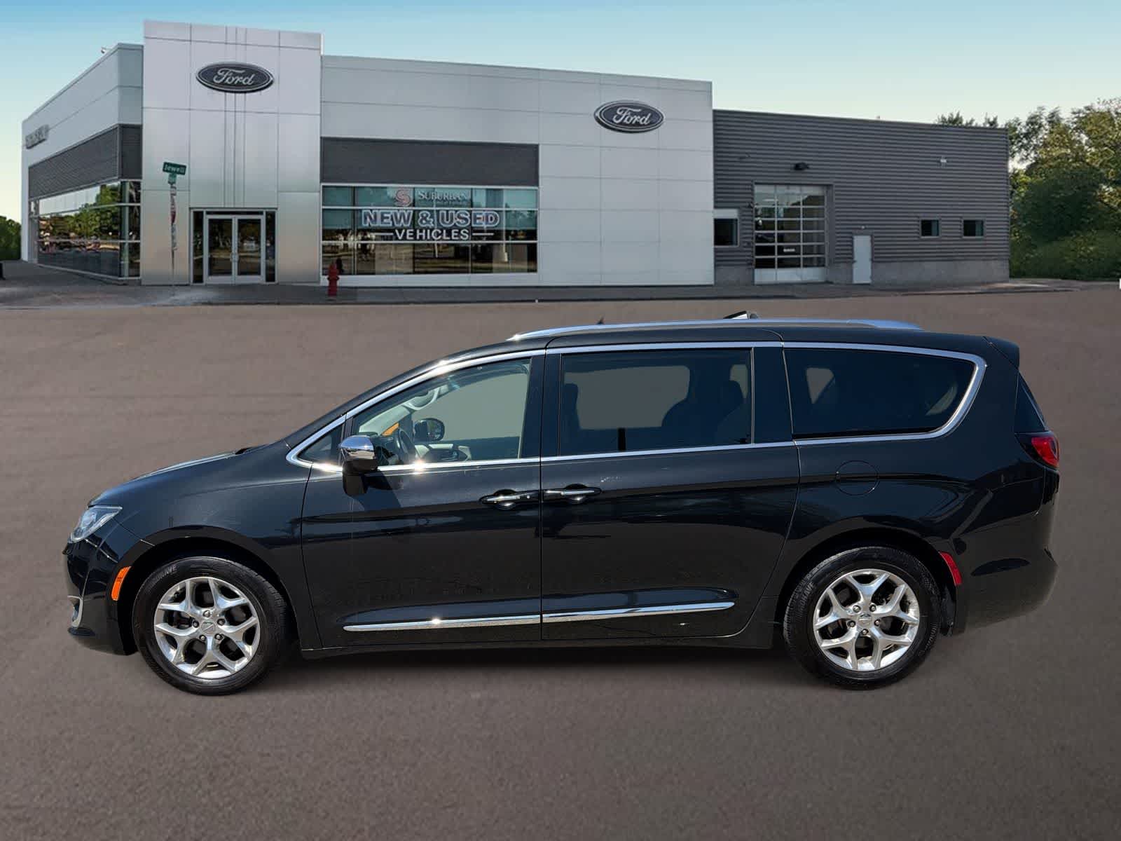 Thumbnail: 2018 Chrysler Pacifica - 6