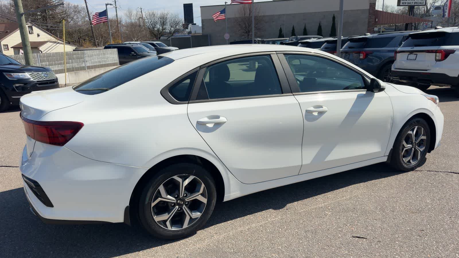 Thumbnail: 2019 Kia Forte - 10