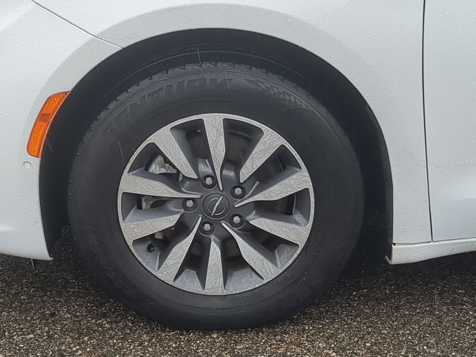 Thumbnail: 2021 Chrysler Pacifica - 19