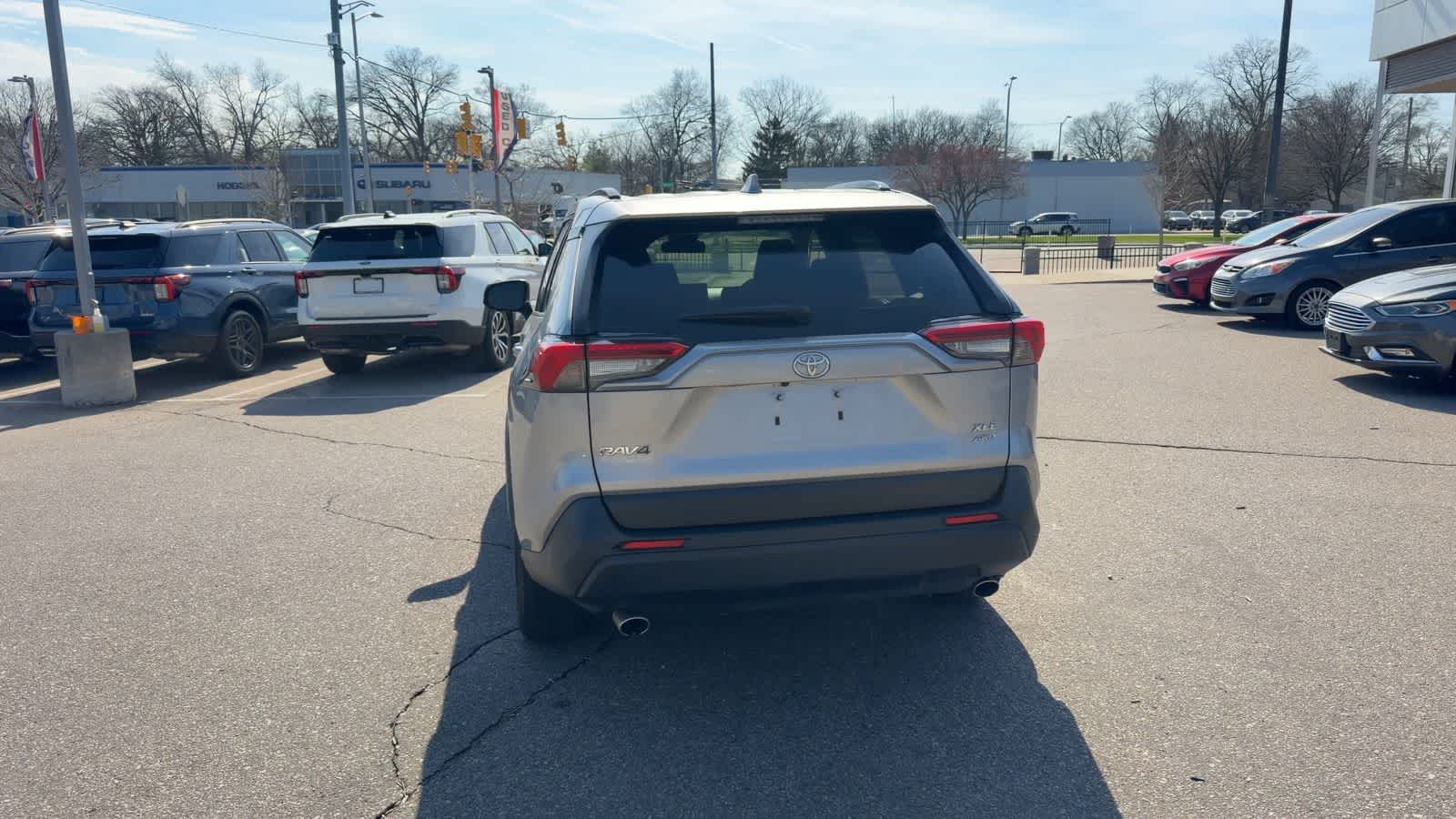 Thumbnail: 2019 Toyota RAV4 - 8