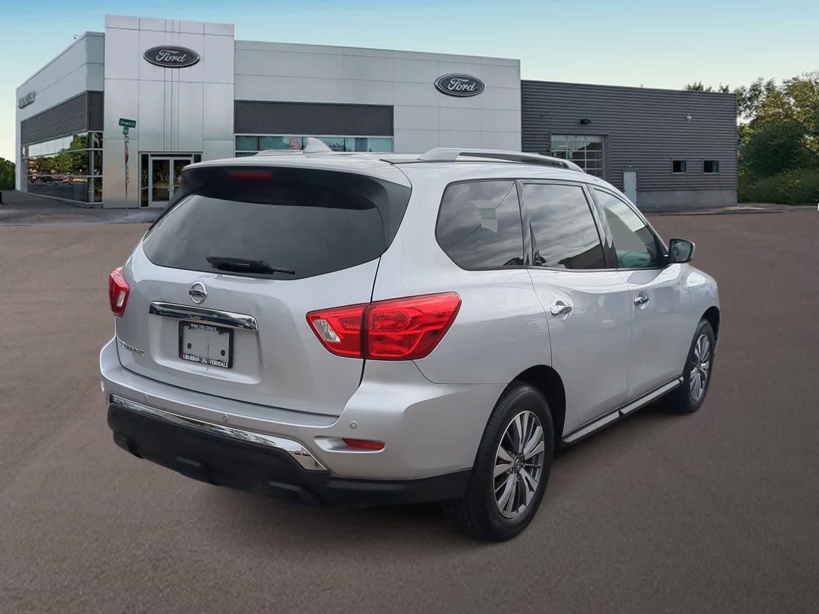 Thumbnail: 2019 Nissan Pathfinder - 9
