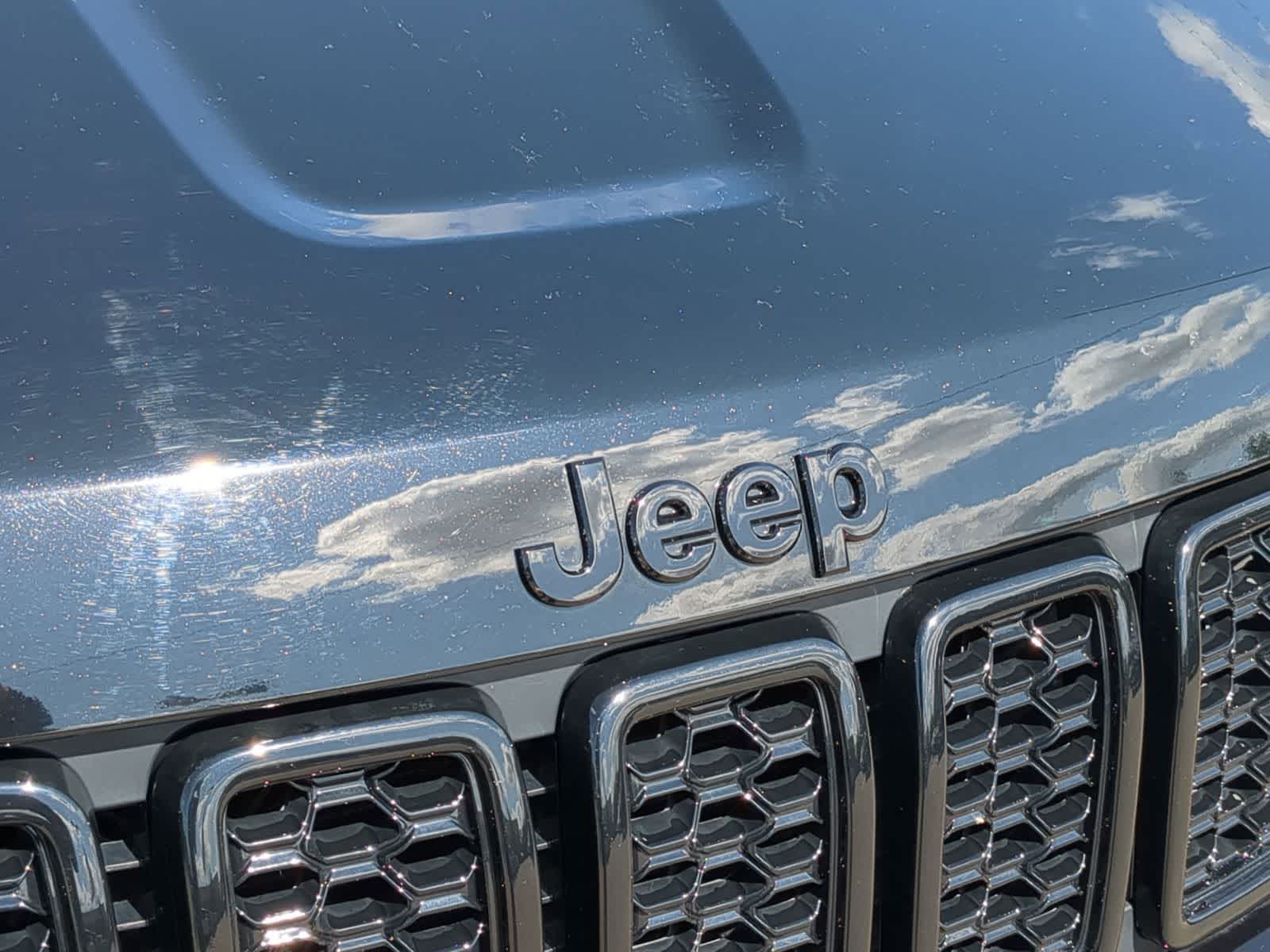 Thumbnail: 2021 Jeep Grand Cherokee - 17
