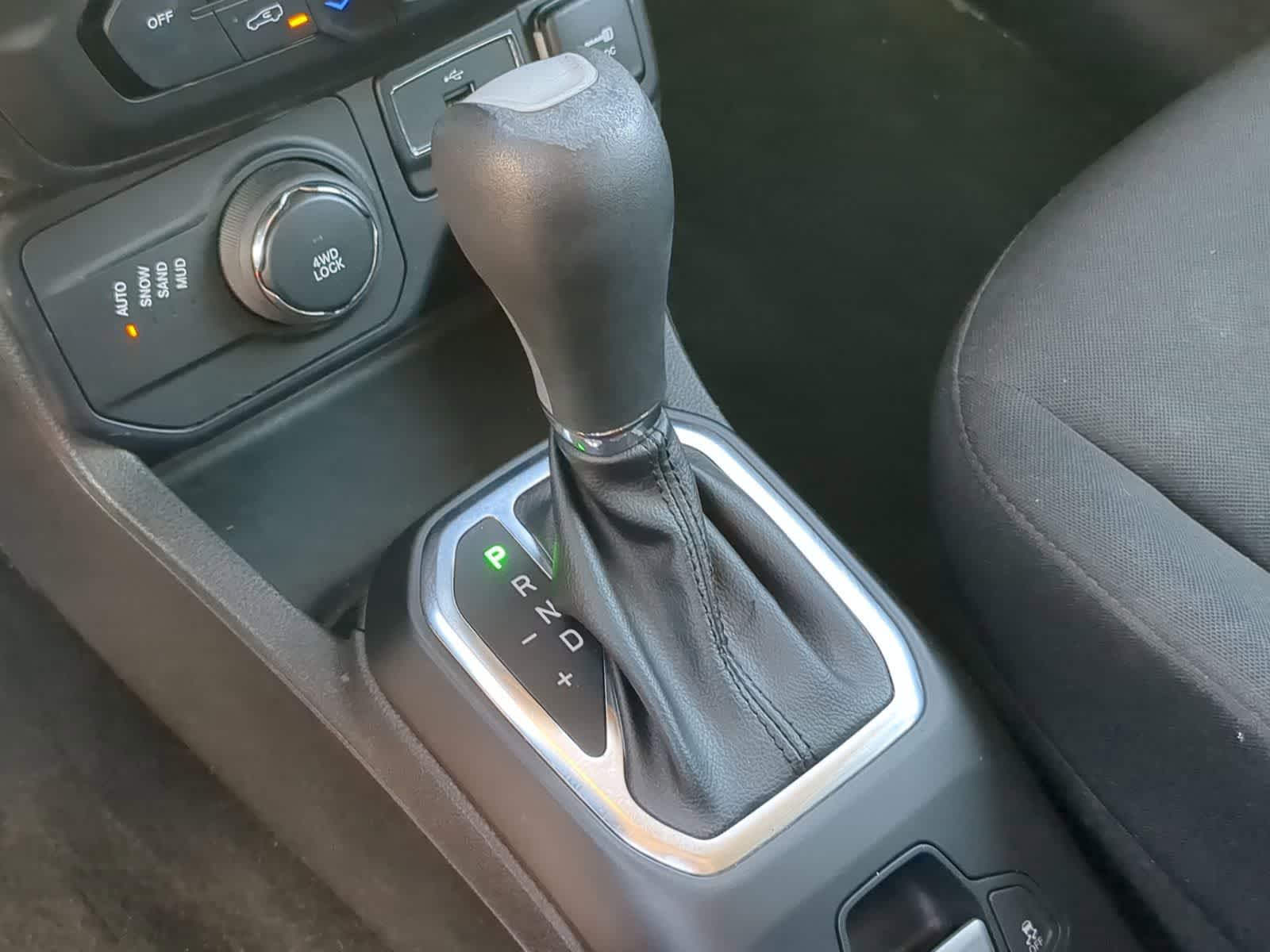 Thumbnail: 2019 Jeep Renegade - 31