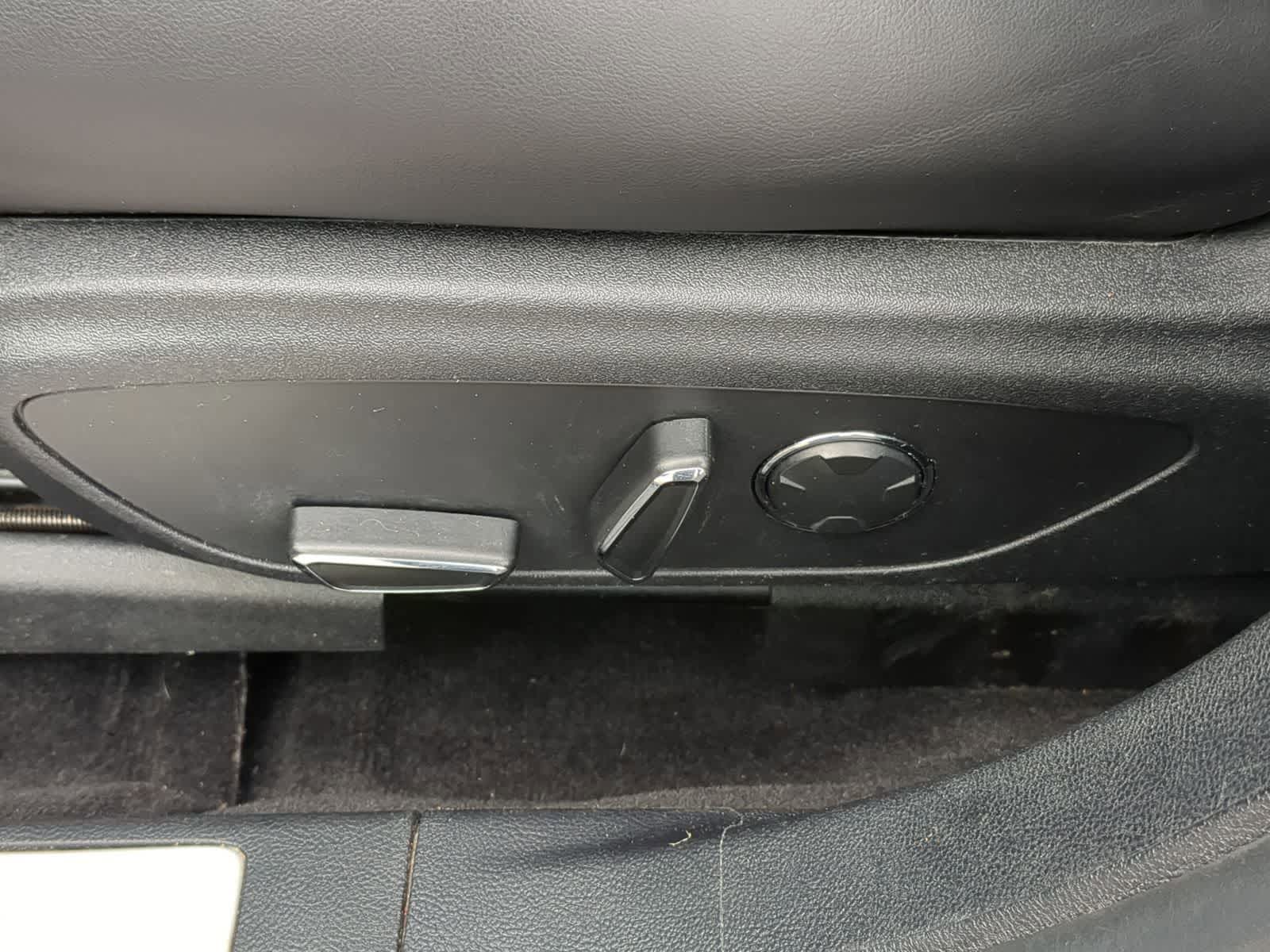 Thumbnail: 2020 Lincoln MKZ - 21