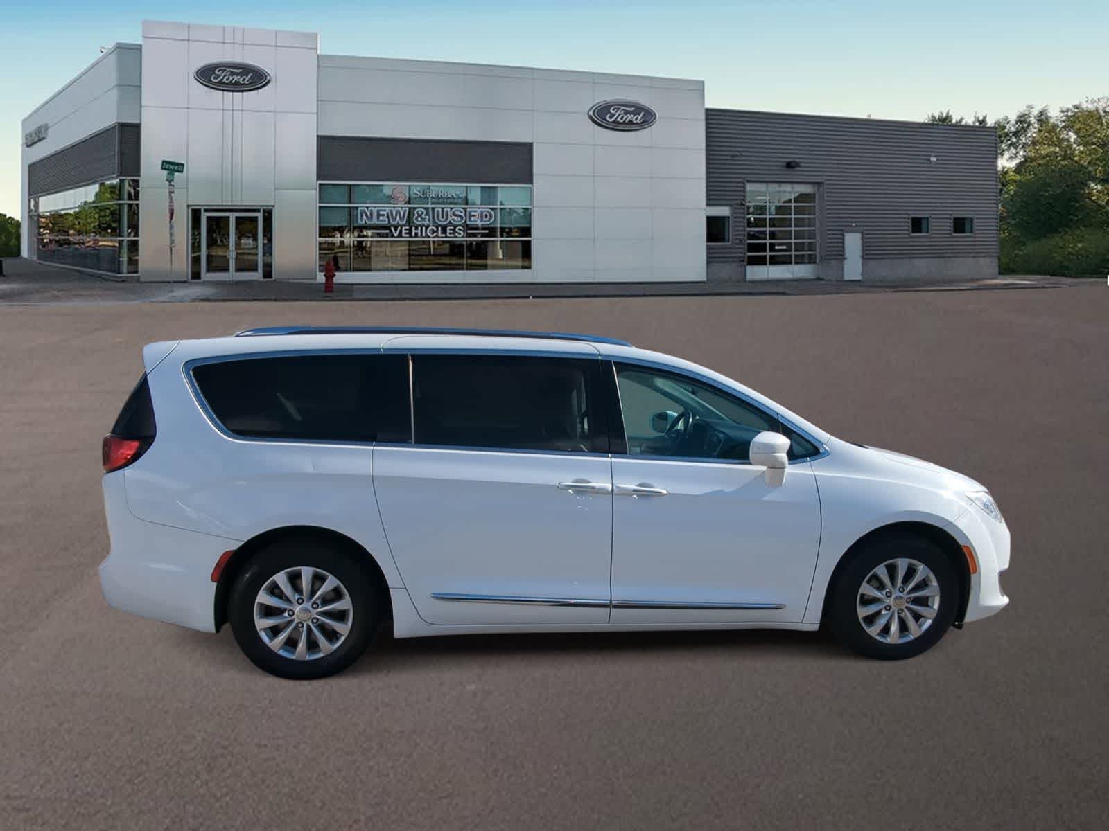 Thumbnail: 2019 Chrysler Pacifica - 12