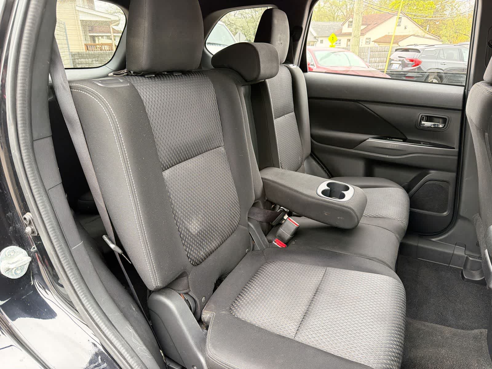 Thumbnail: 2018 Mitsubishi Outlander - 23
