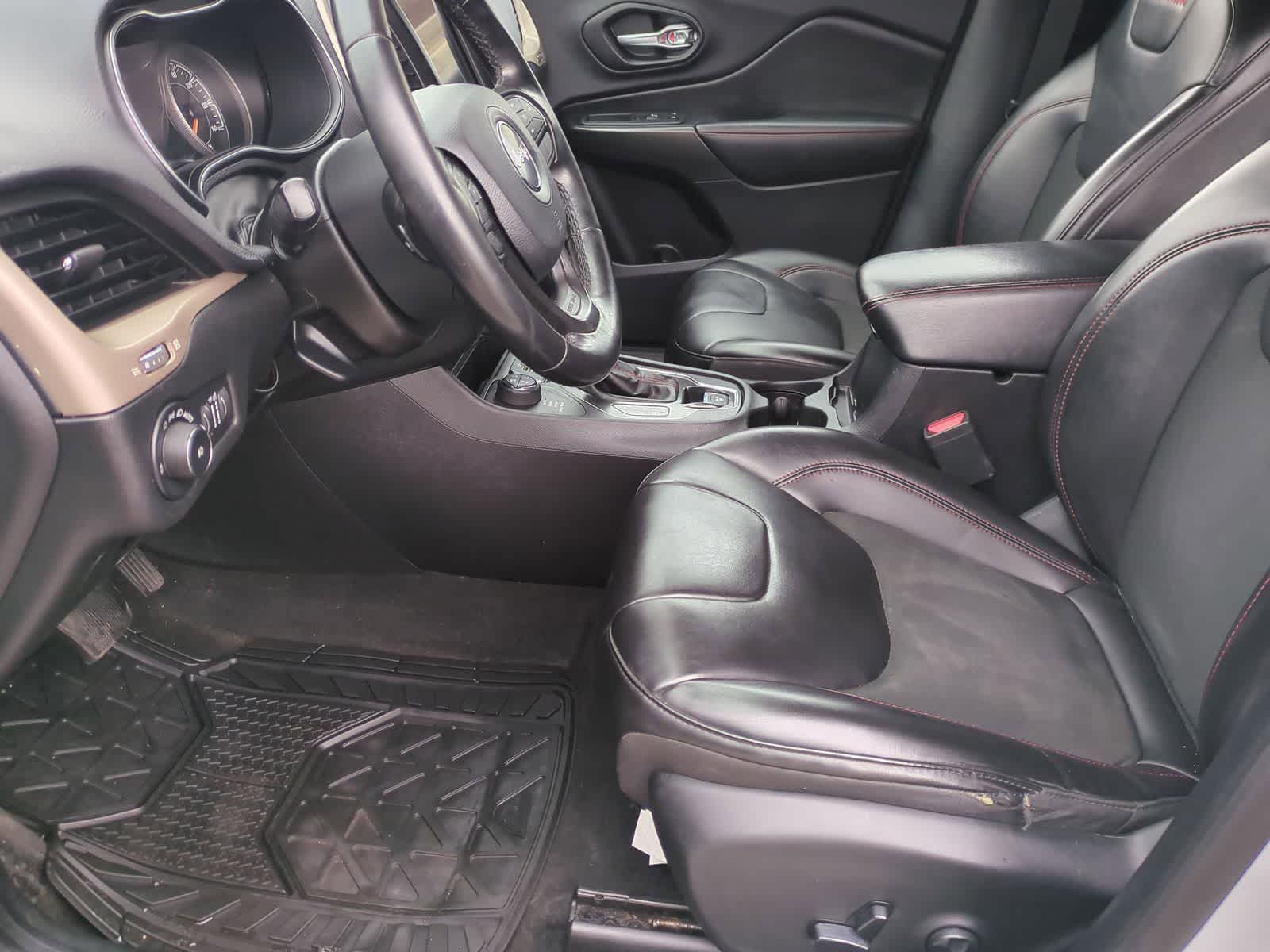 Thumbnail: 2020 Jeep Cherokee - 27