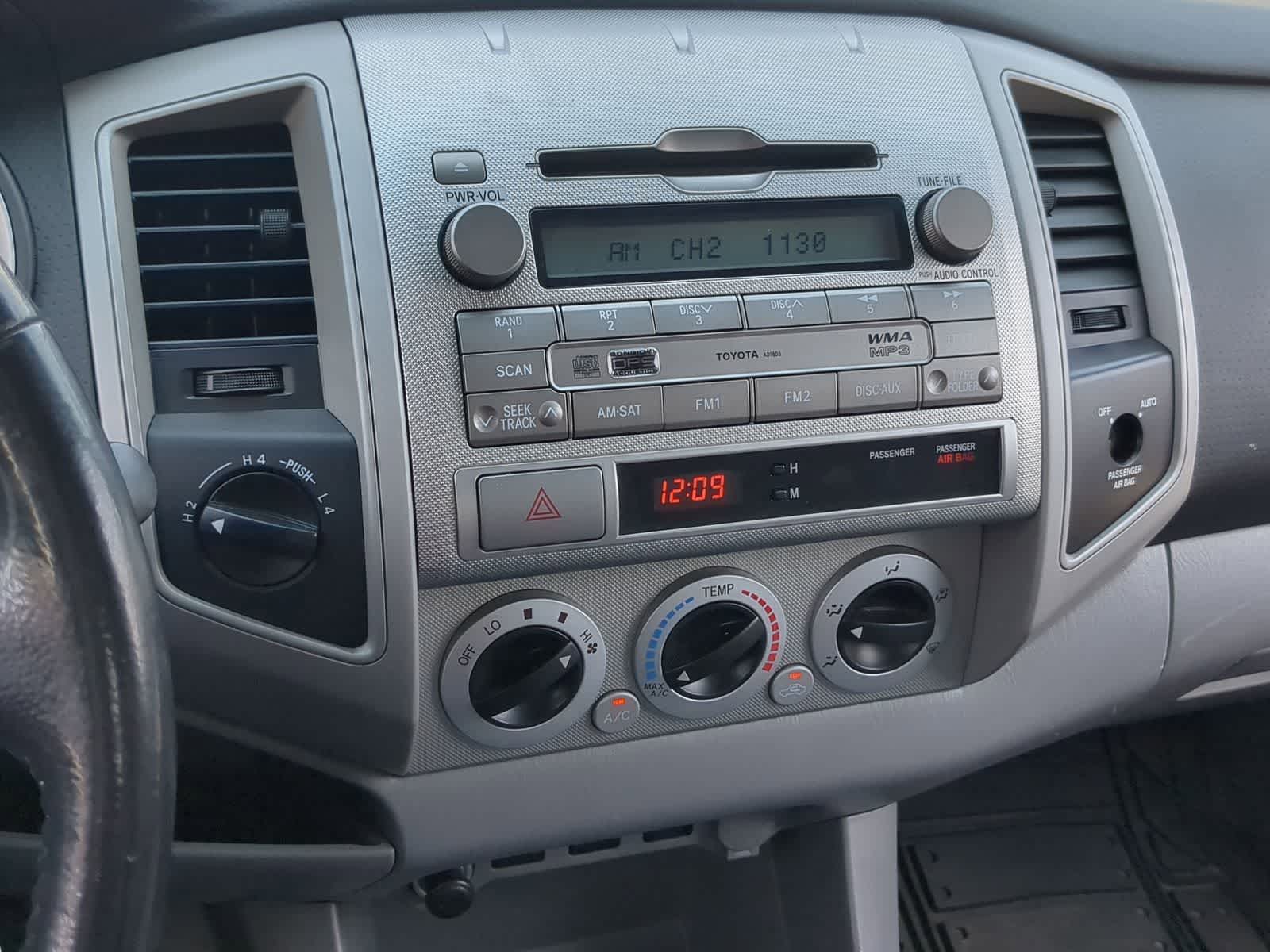 Thumbnail: 2011 Toyota Tacoma - 27