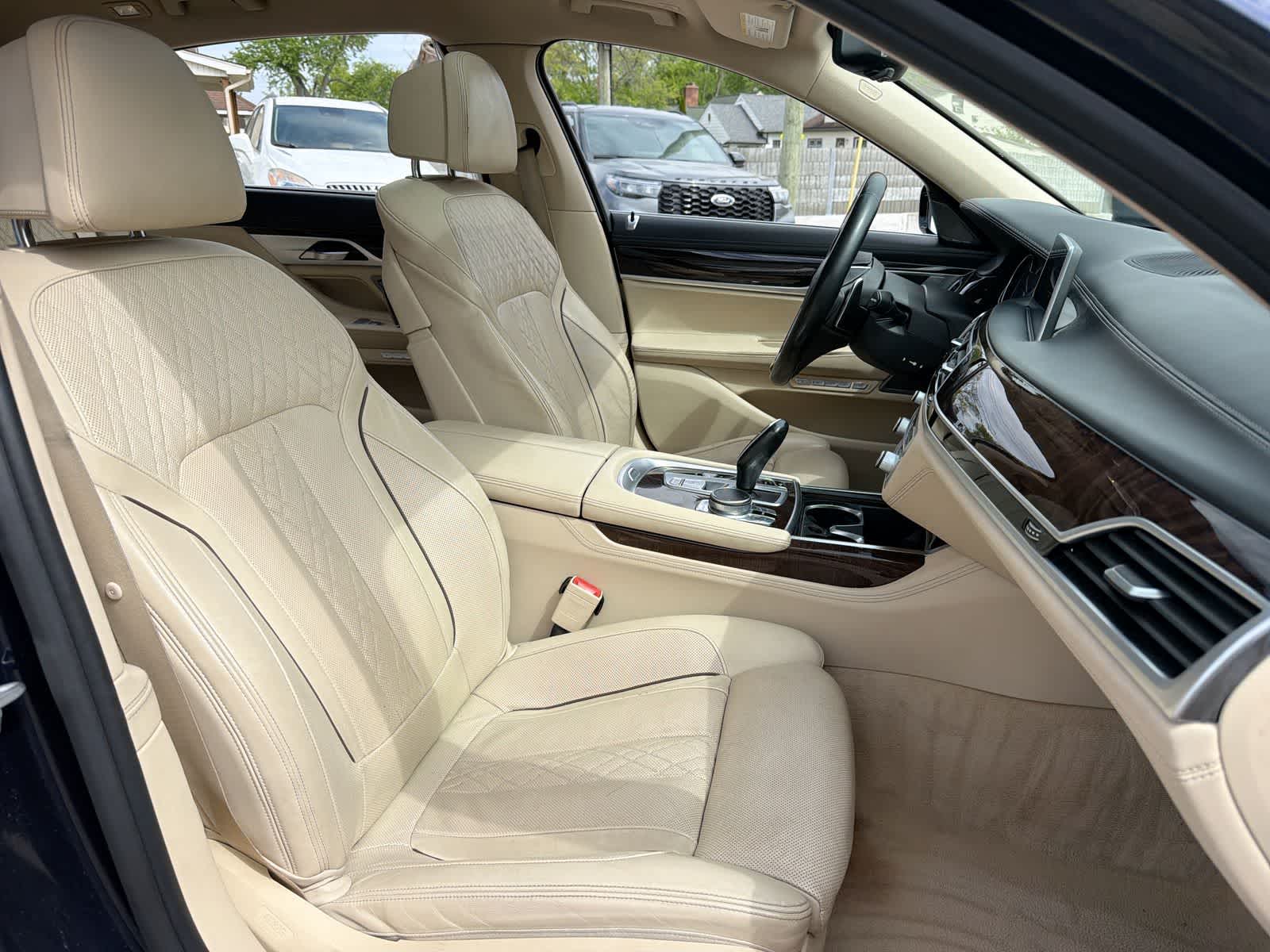 Thumbnail: 2016 BMW 7 Series - 28