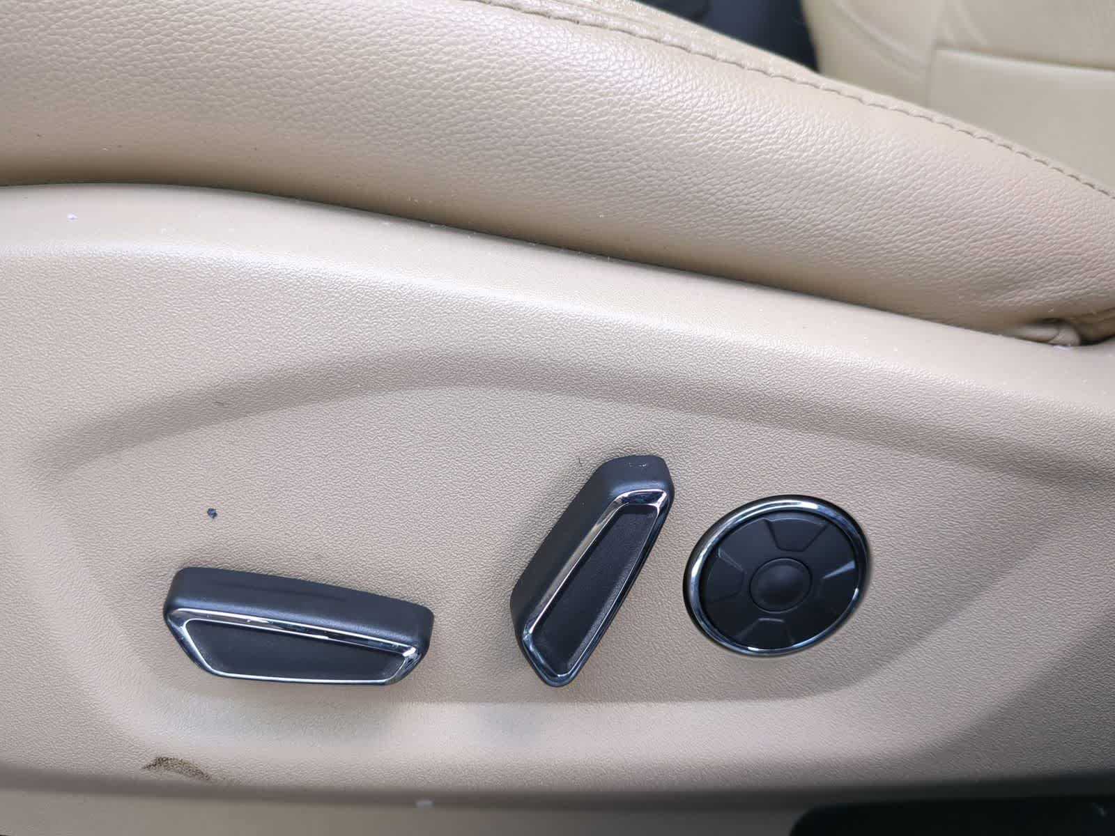 Thumbnail: 2017 Ford Explorer - 23