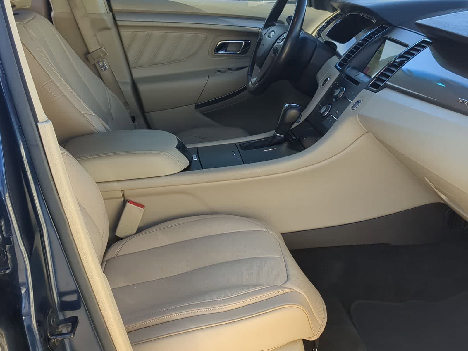 Thumbnail: 2016 Ford Taurus - 25