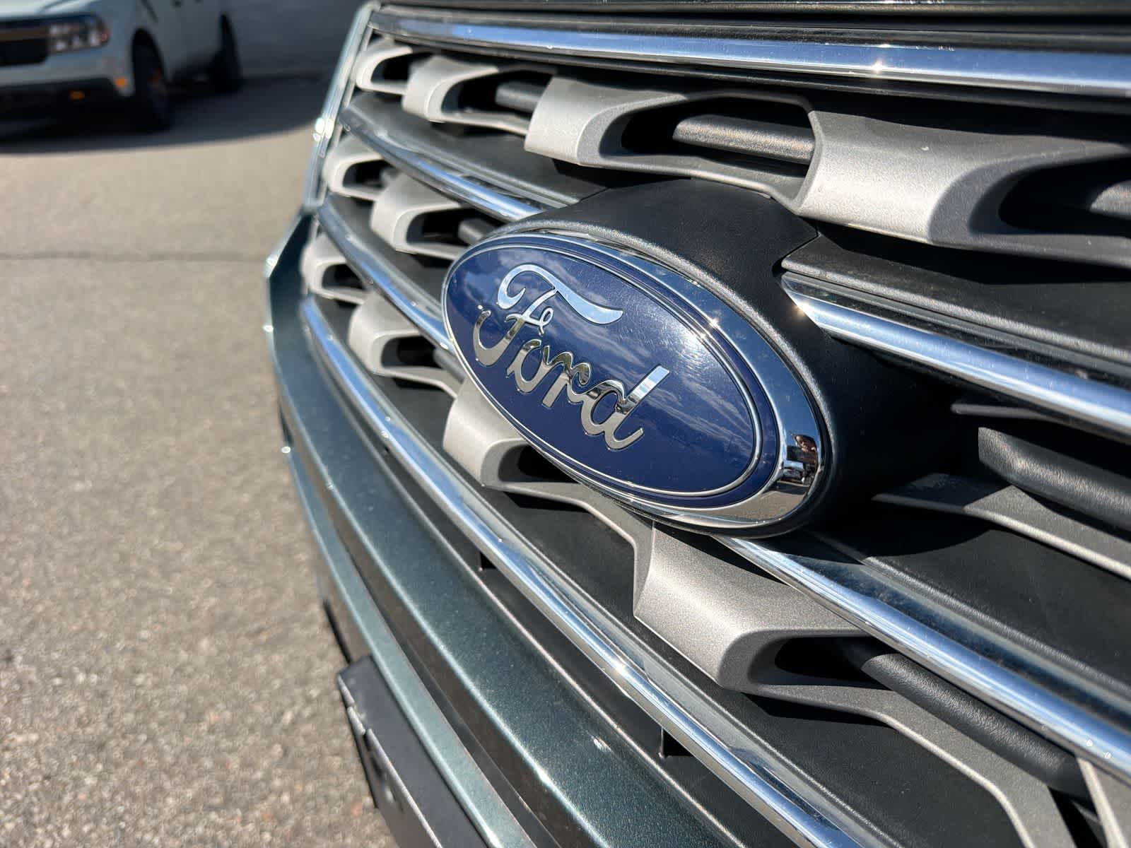 Thumbnail: 2016 Ford Explorer - 16