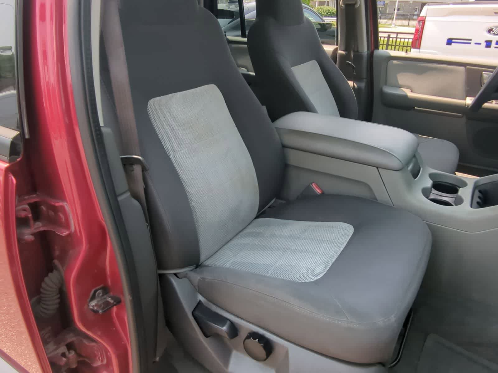 Thumbnail: 2004 Ford Expedition - 21