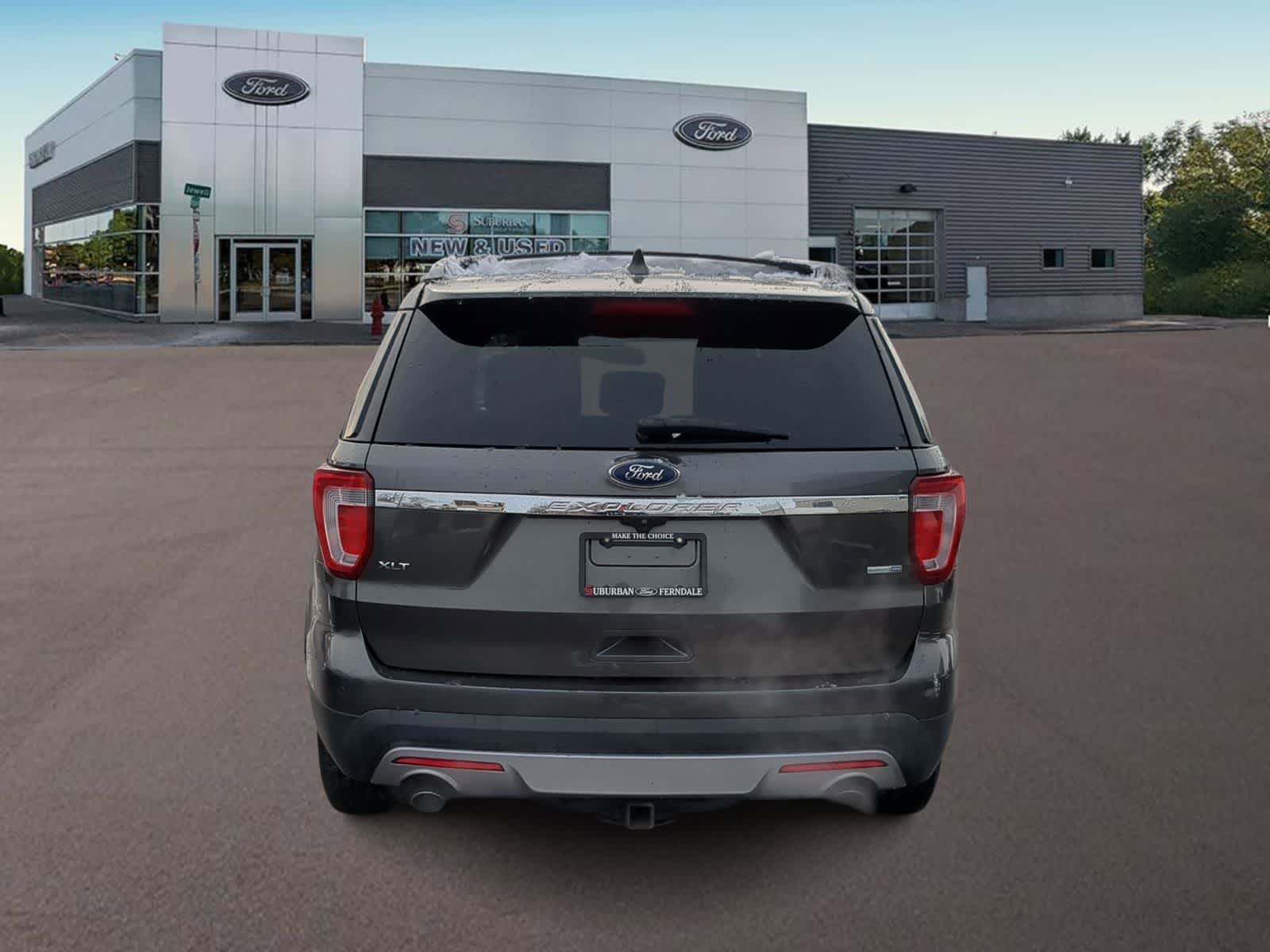 Thumbnail: 2016 Ford Explorer - 10