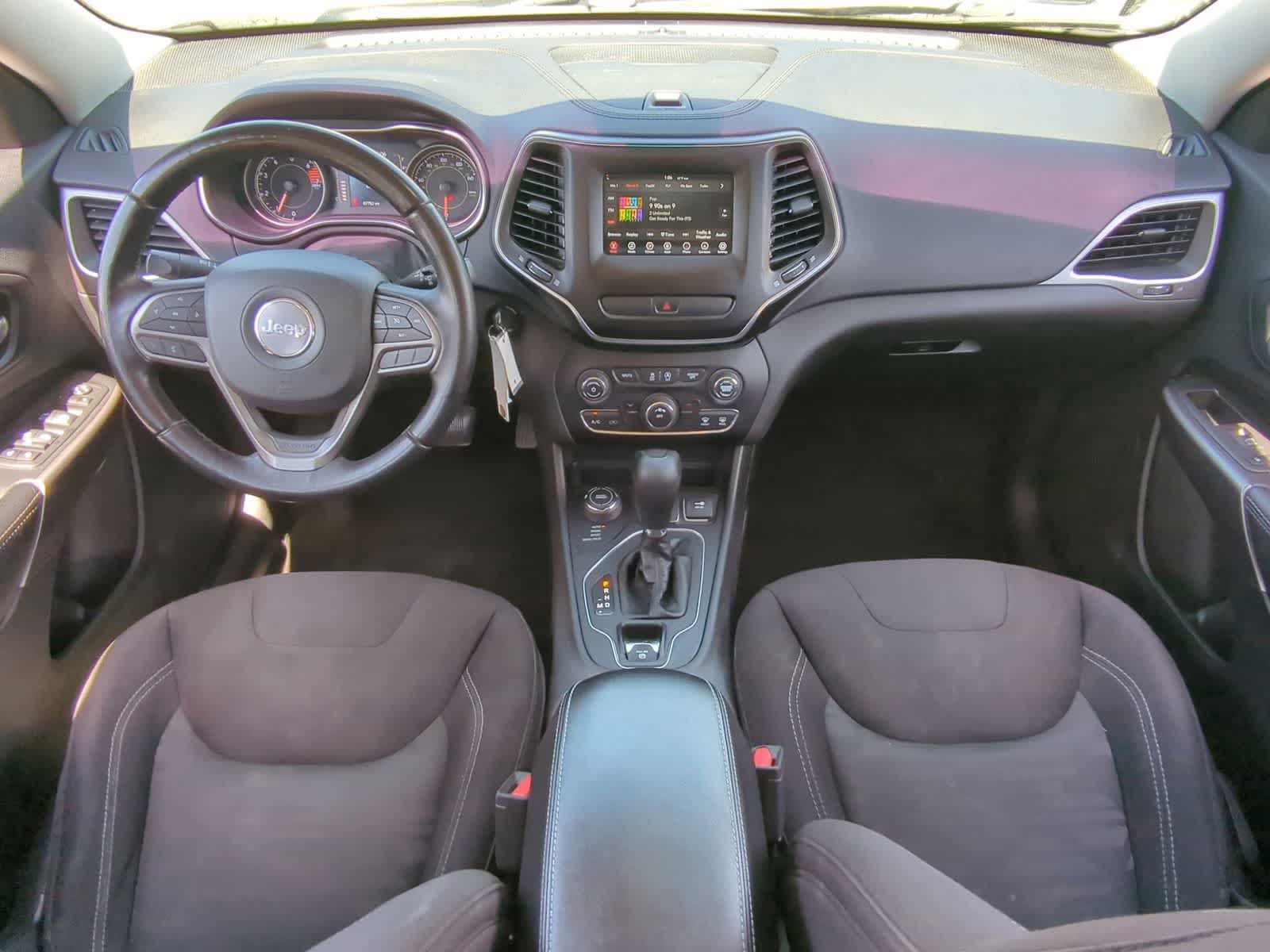Thumbnail: 2019 Jeep Cherokee - 17