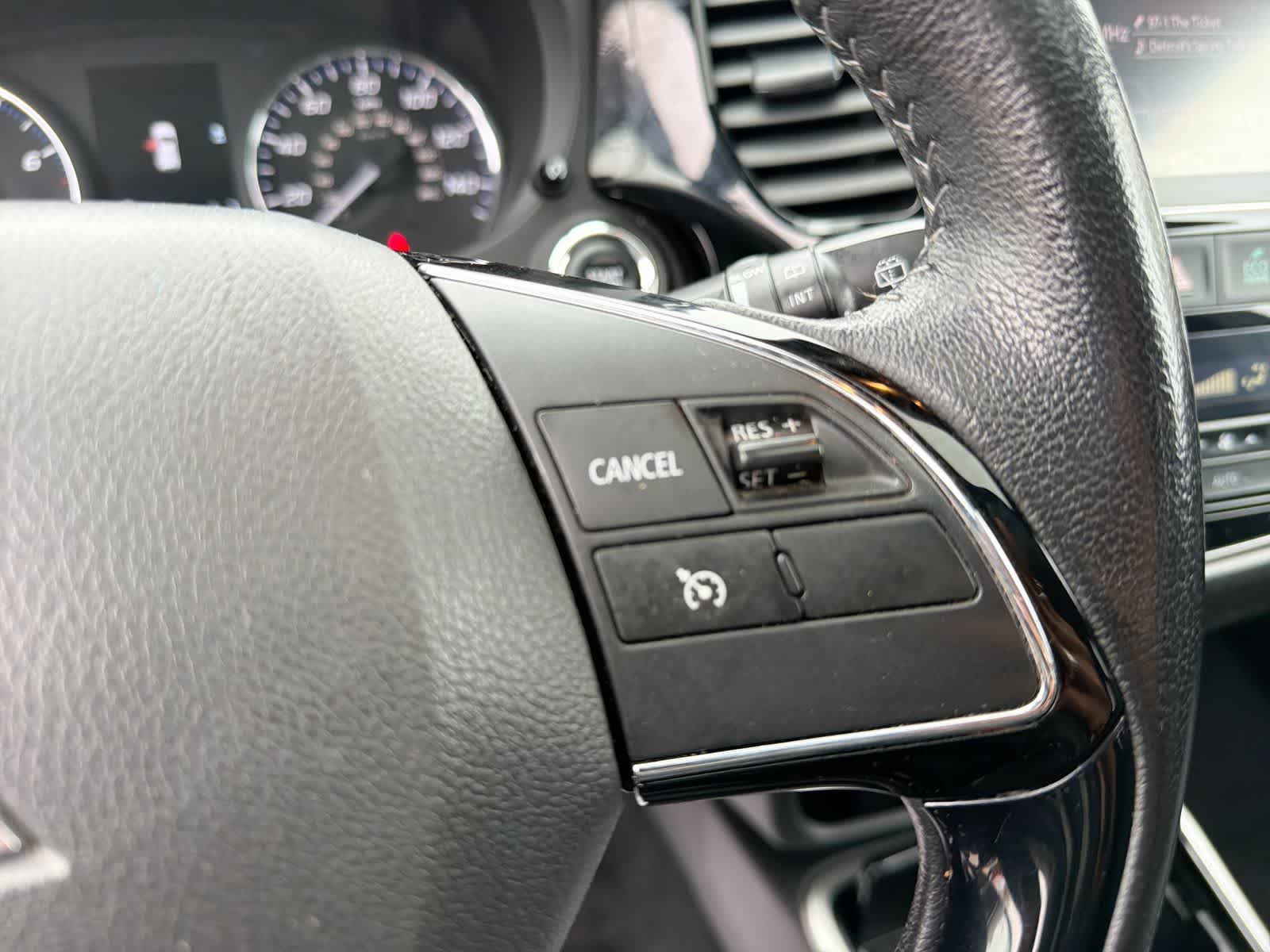 Thumbnail: 2018 Mitsubishi Outlander - 27