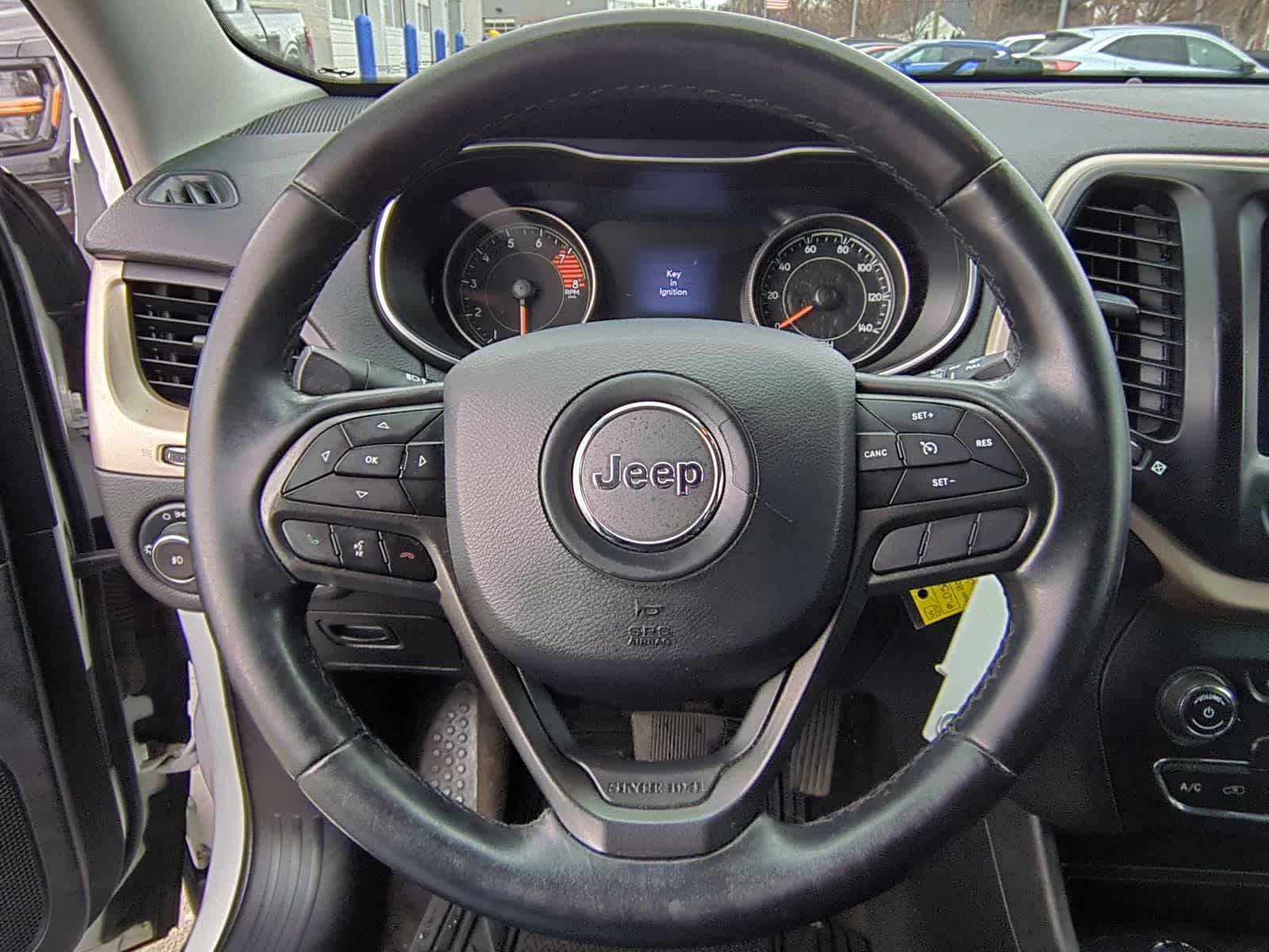 Thumbnail: 2020 Jeep Cherokee - 33