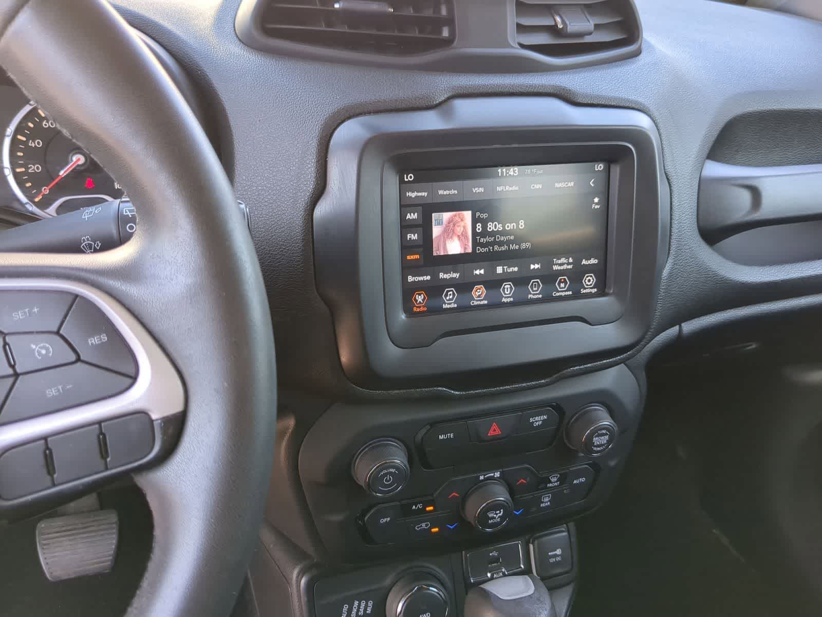 Thumbnail: 2019 Jeep Renegade - 28