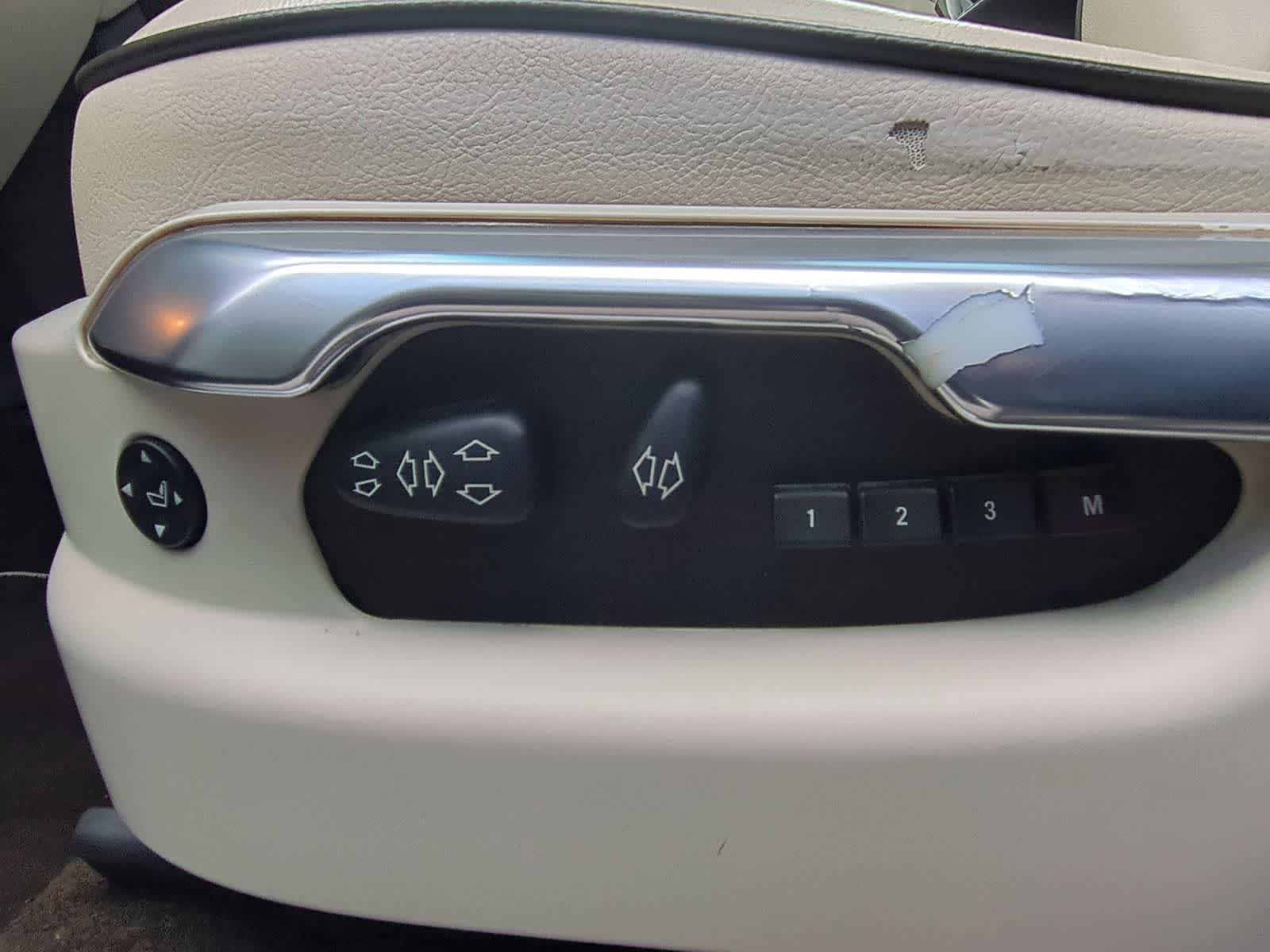 Thumbnail: 2012 Land Rover Range Rover - 21