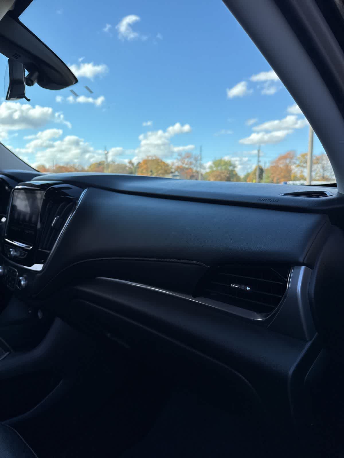 Thumbnail: 2020 Chevrolet Traverse - 32