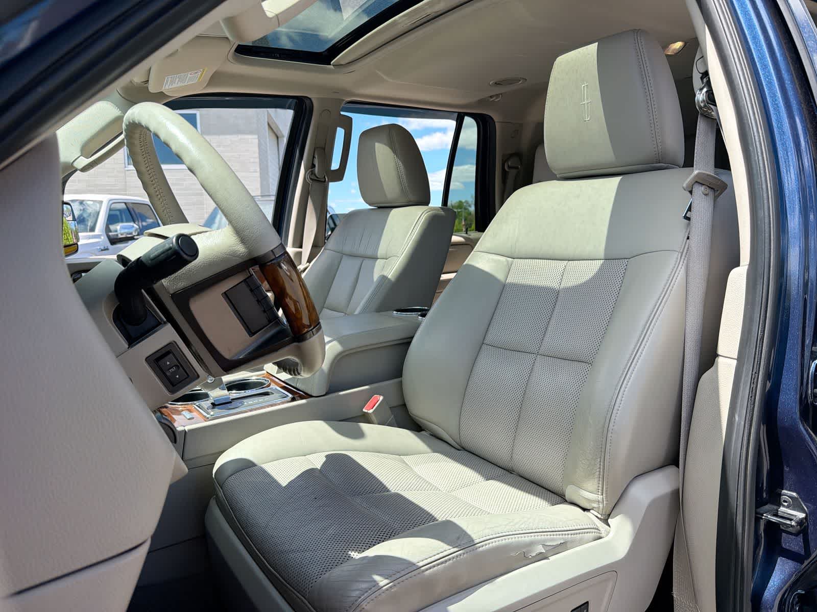 Thumbnail: 2013 Lincoln Navigator - 21