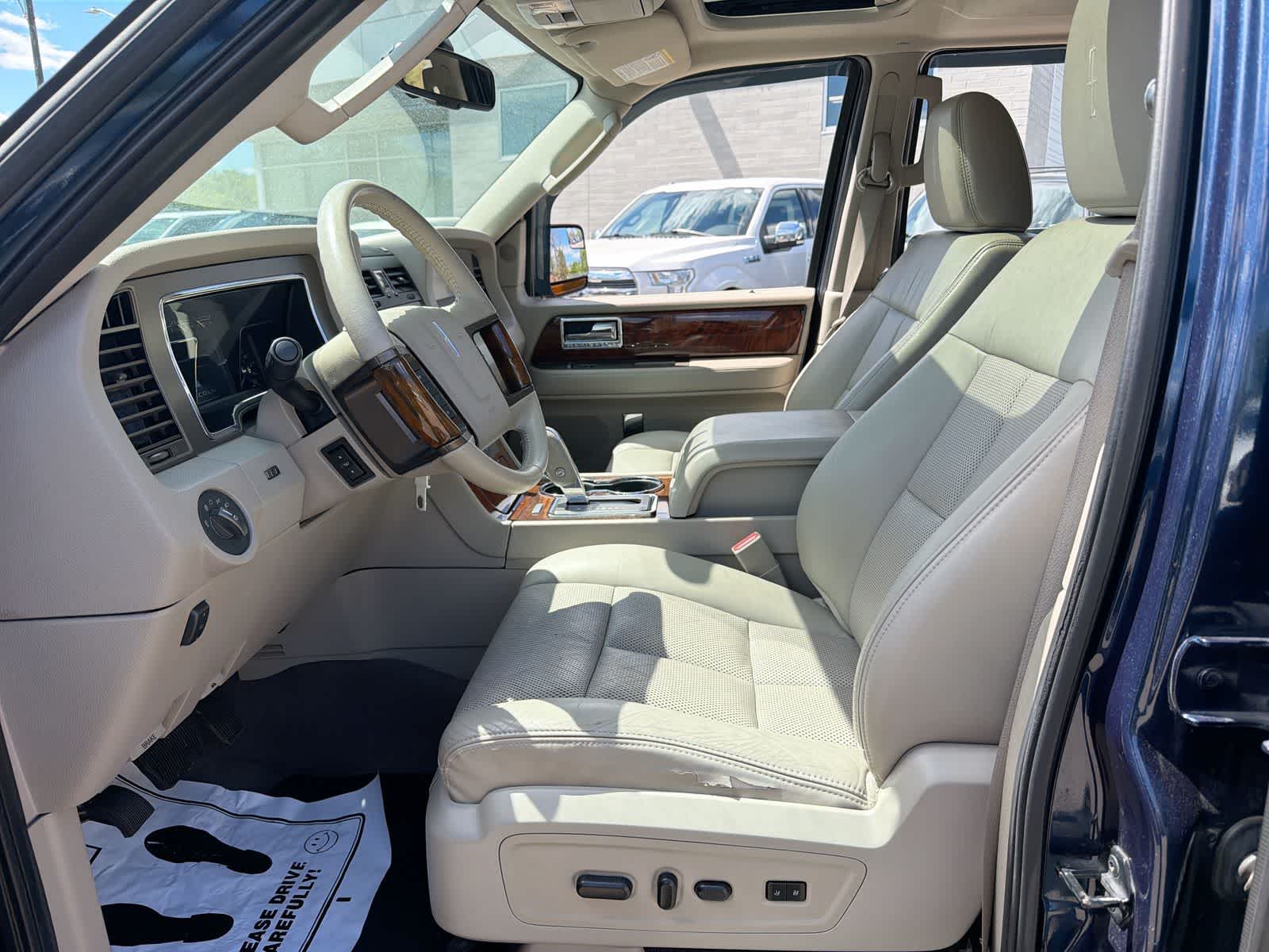 Thumbnail: 2013 Lincoln Navigator - 14