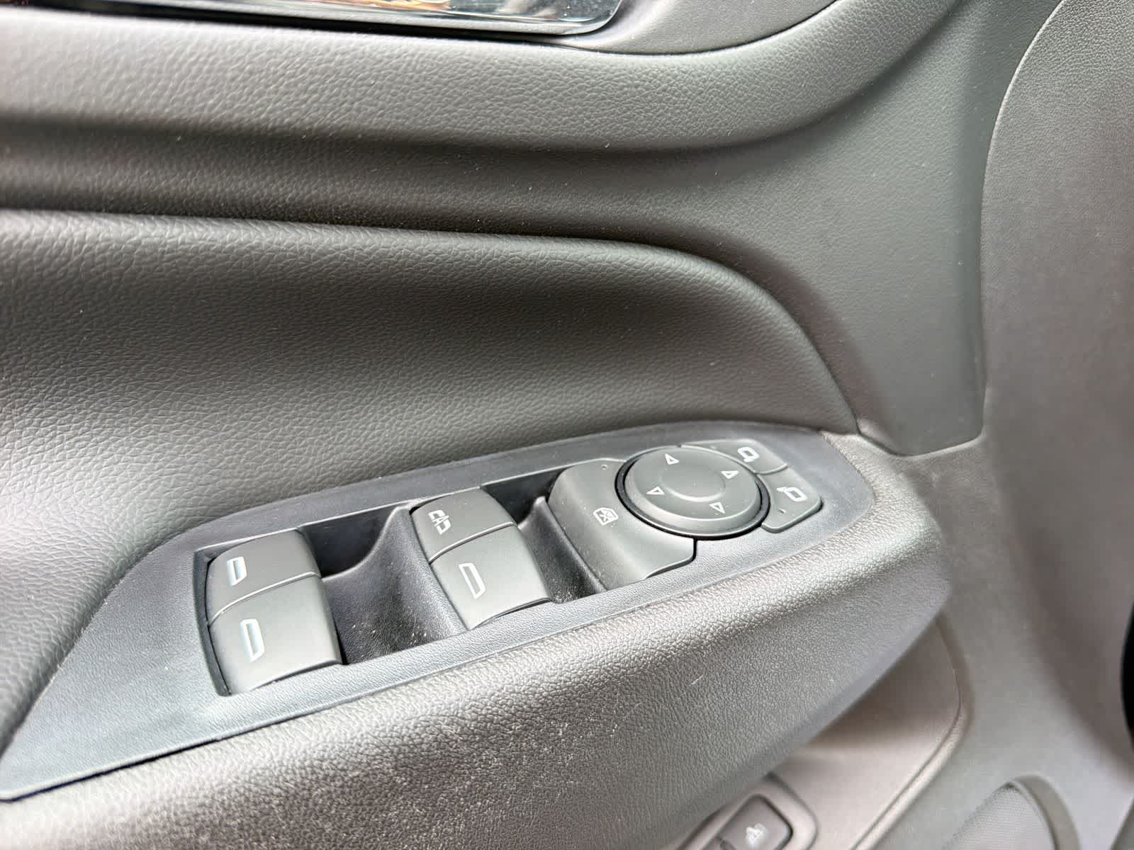 Thumbnail: 2019 Chevrolet Equinox - 19