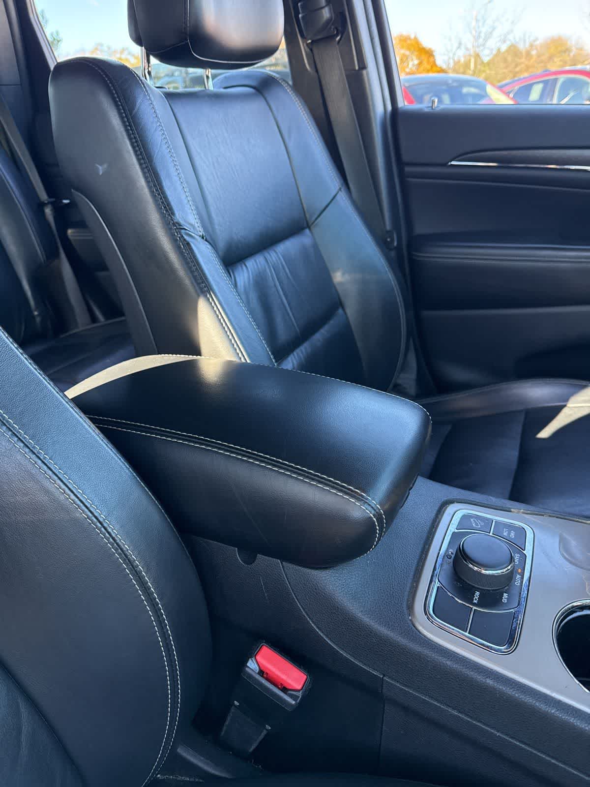 Thumbnail: 2015 Jeep Grand Cherokee - 31