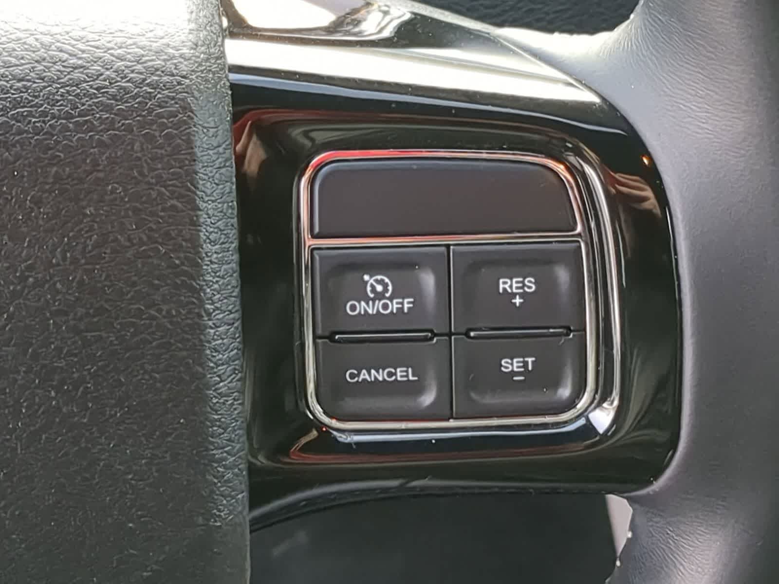 Thumbnail: 2017 Dodge Grand Caravan - 32