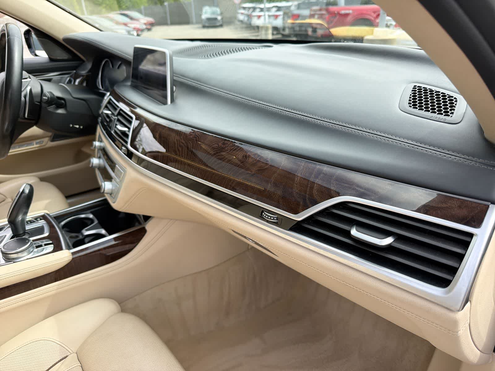 Thumbnail: 2016 BMW 7 Series - 20