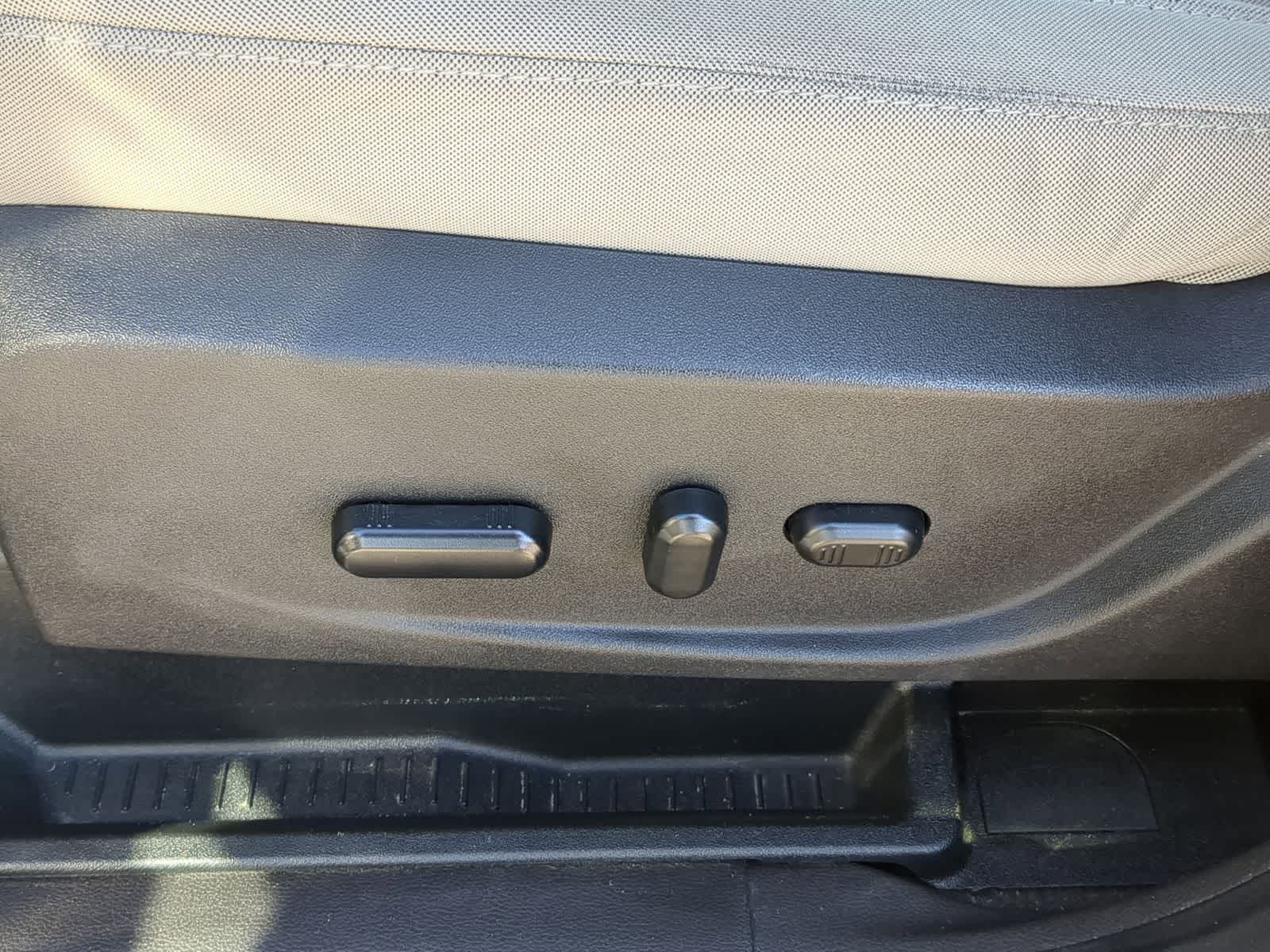 Thumbnail: 2019 Ford Escape - 20