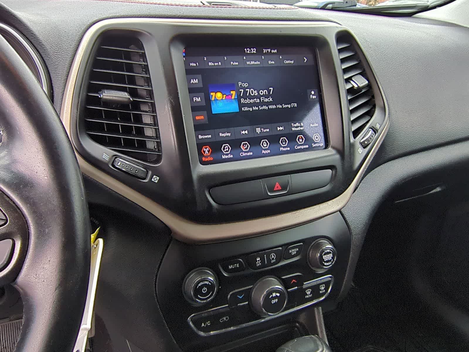 Thumbnail: 2020 Jeep Cherokee - 38