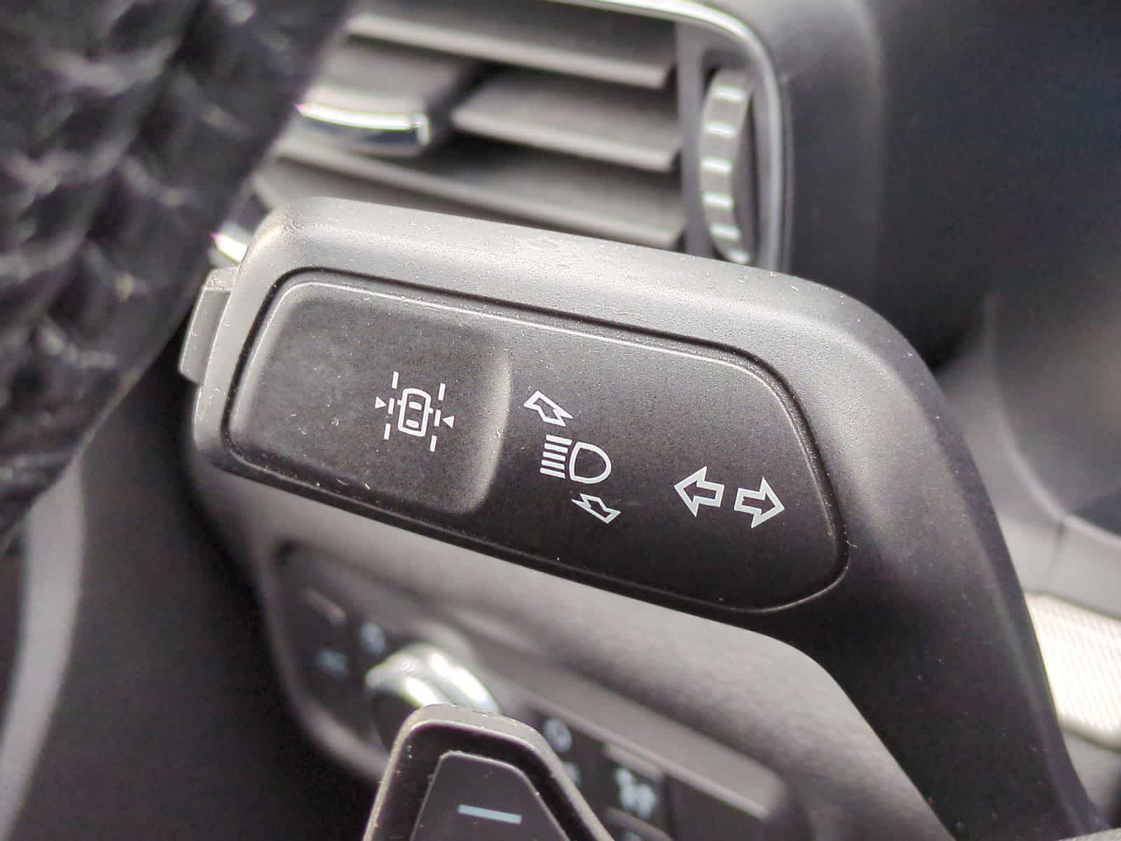 Thumbnail: 2020 Ford Explorer - 32