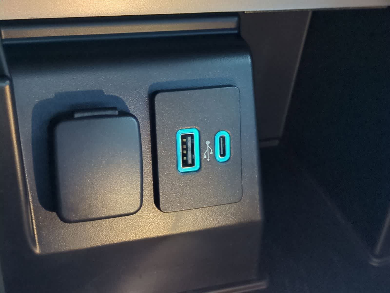 Thumbnail: 2020 Ford Explorer - 38