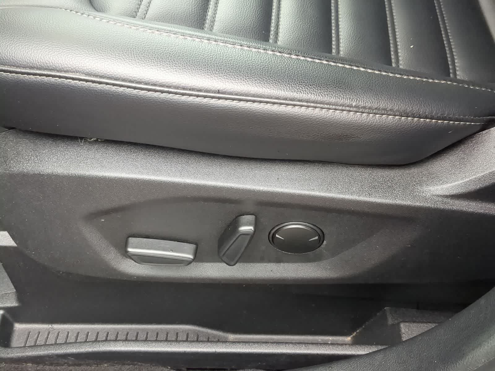 Thumbnail: 2023 Ford Edge - 21