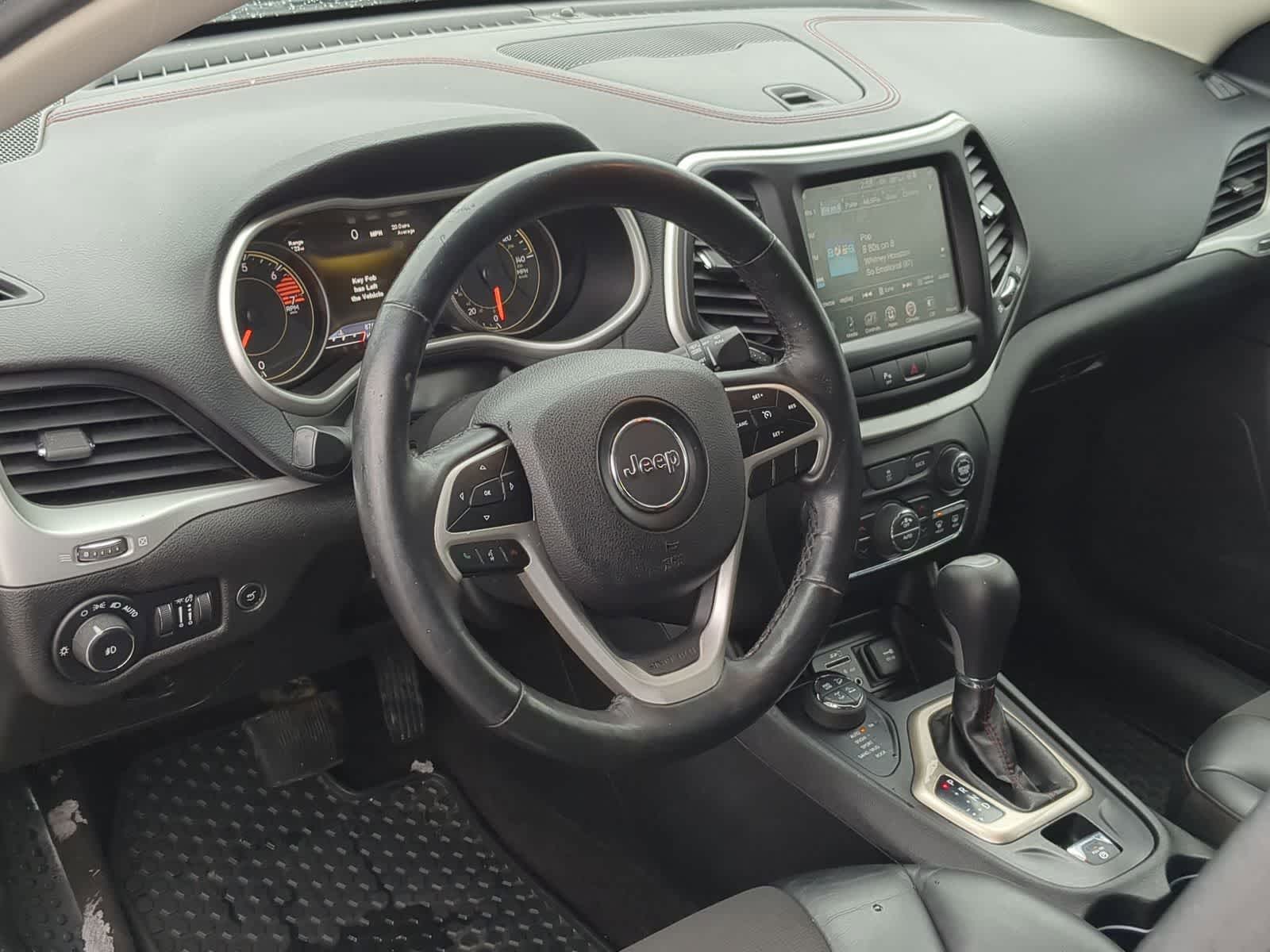 Thumbnail: 2018 Jeep Cherokee - 14