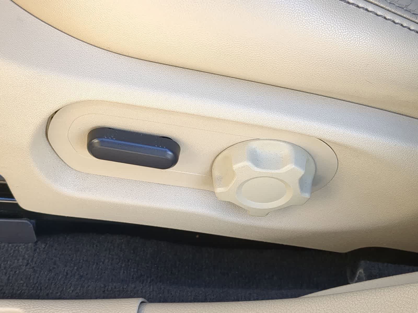 Thumbnail: 2016 Ford Taurus - 21