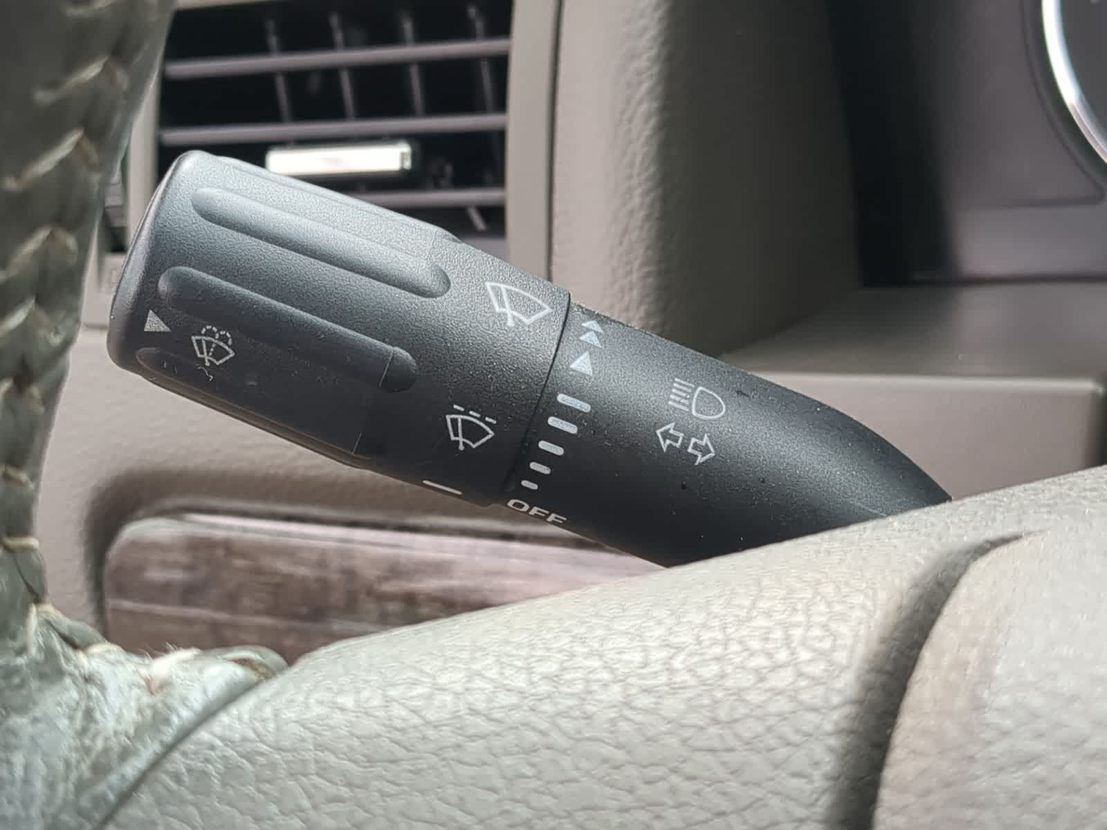 Thumbnail: 2009 Mercury Milan - 27