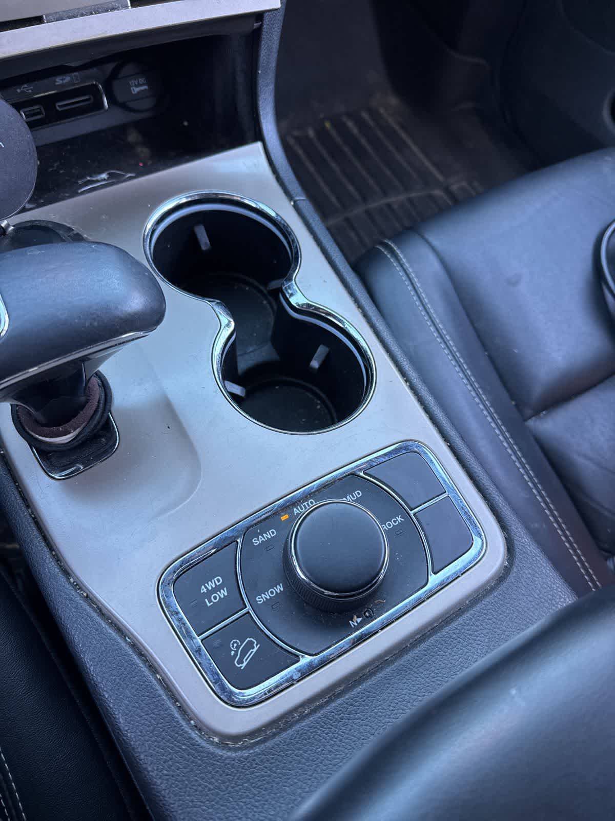 Thumbnail: 2015 Jeep Grand Cherokee - 33